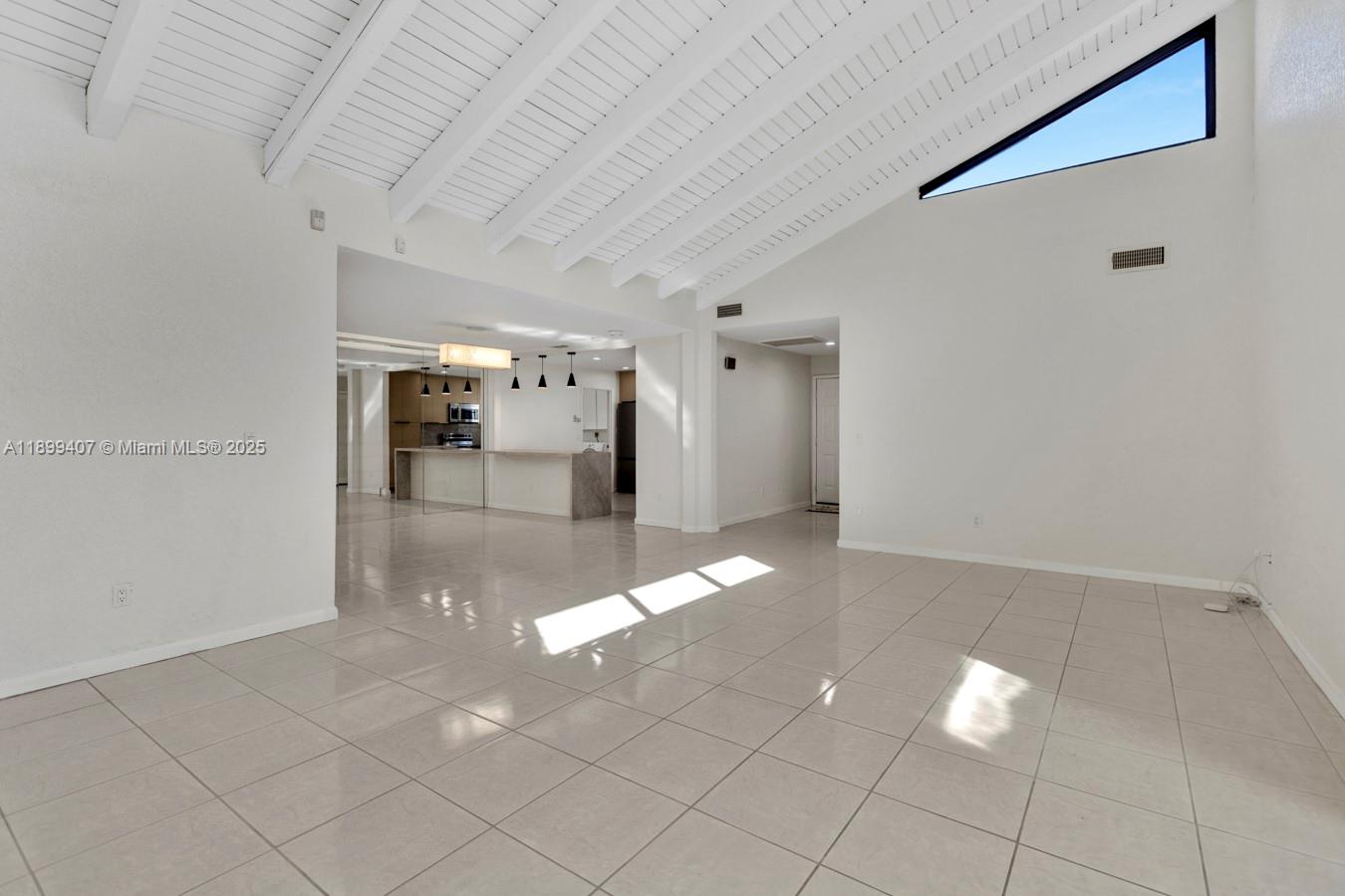View photos, virtual tours, details... 21686 Arriba Real 40-A