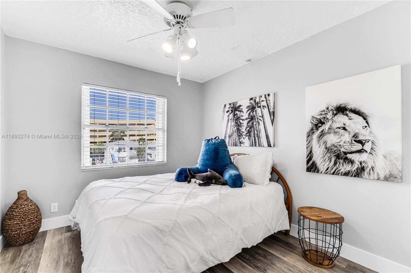 HOLLYWOOD BEACH - Residential Lease