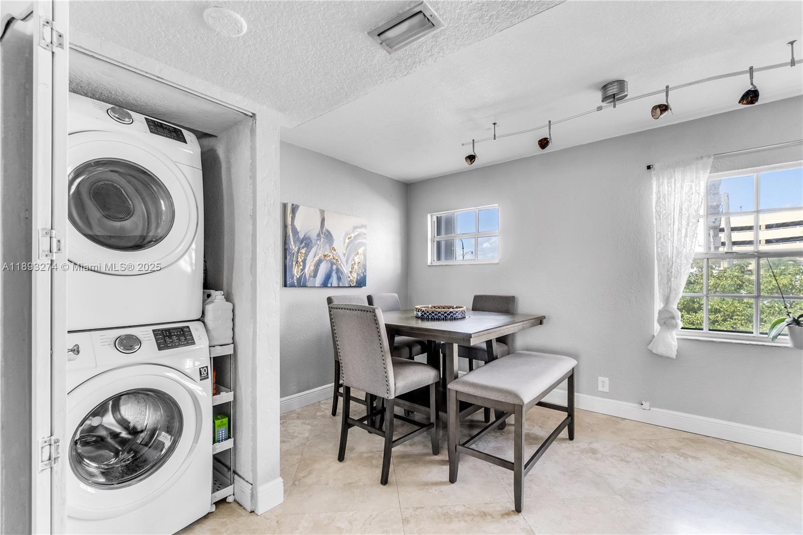 HOLLYWOOD BEACH - Residential Lease