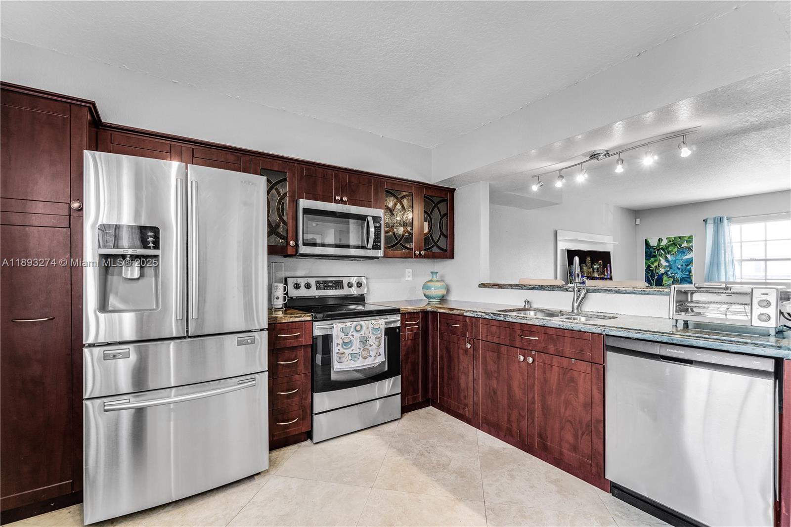 HOLLYWOOD BEACH - Residential Lease