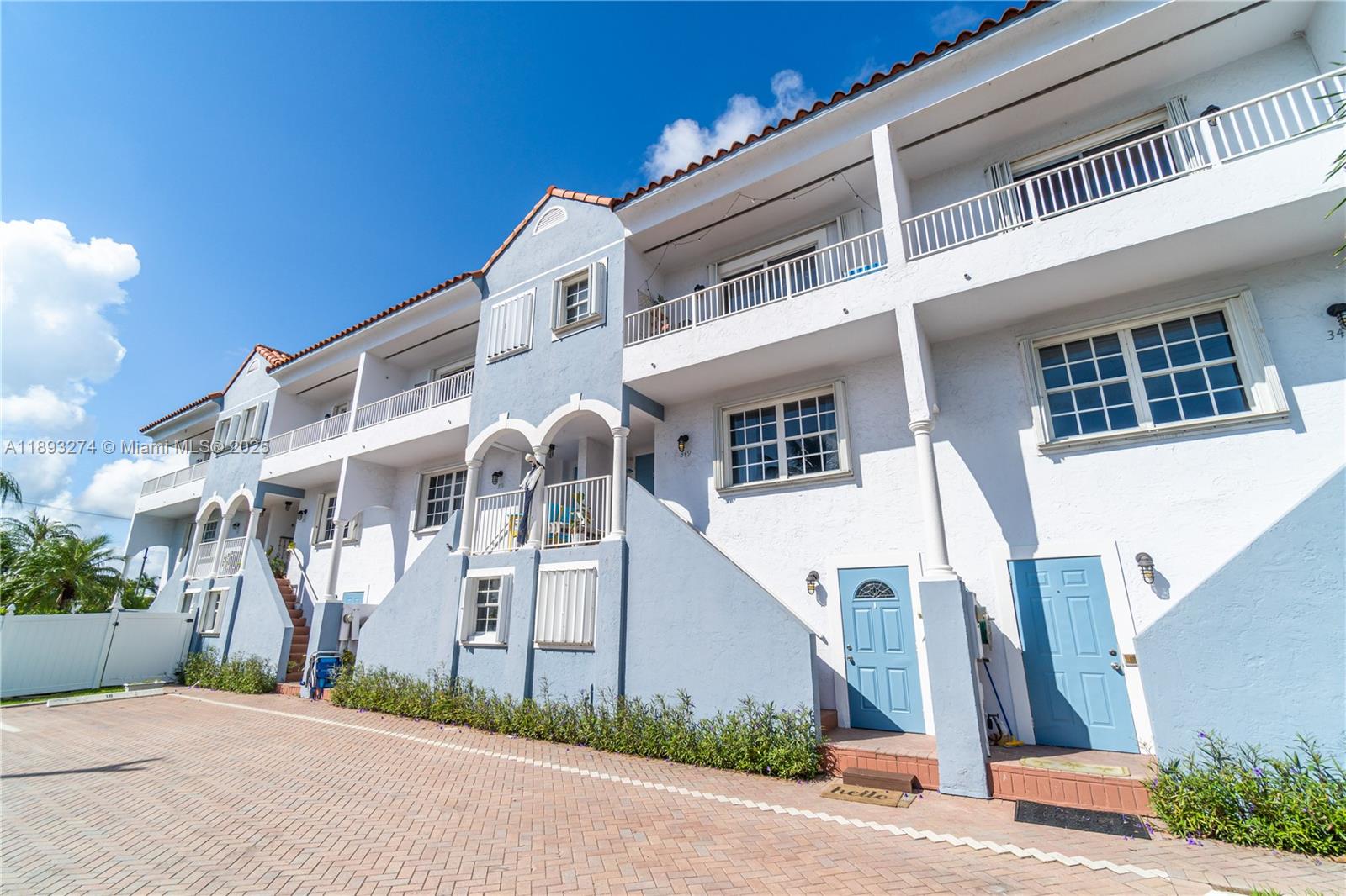HOLLYWOOD BEACH - Residential Lease