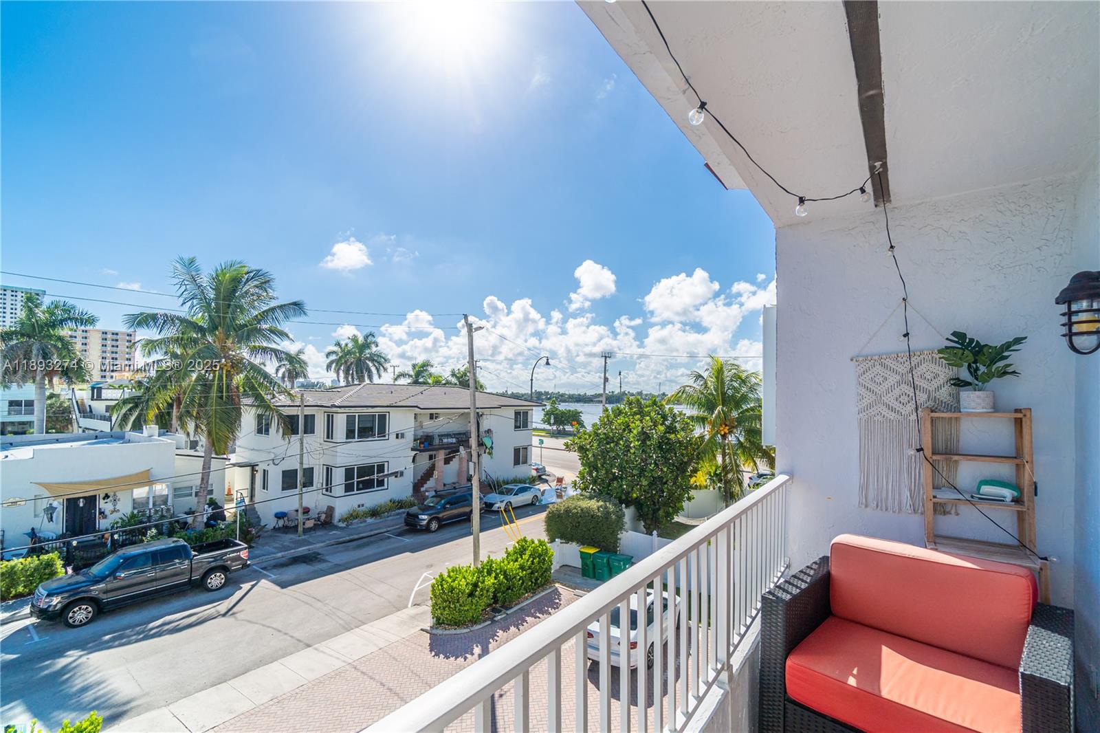 HOLLYWOOD BEACH - Residential Lease