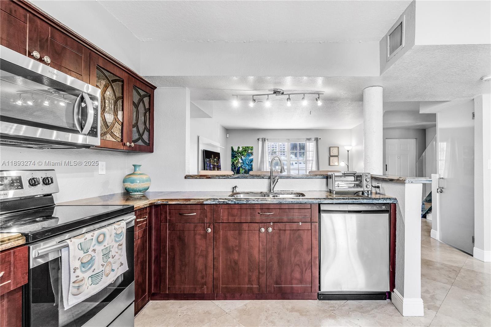 HOLLYWOOD BEACH - Residential Lease