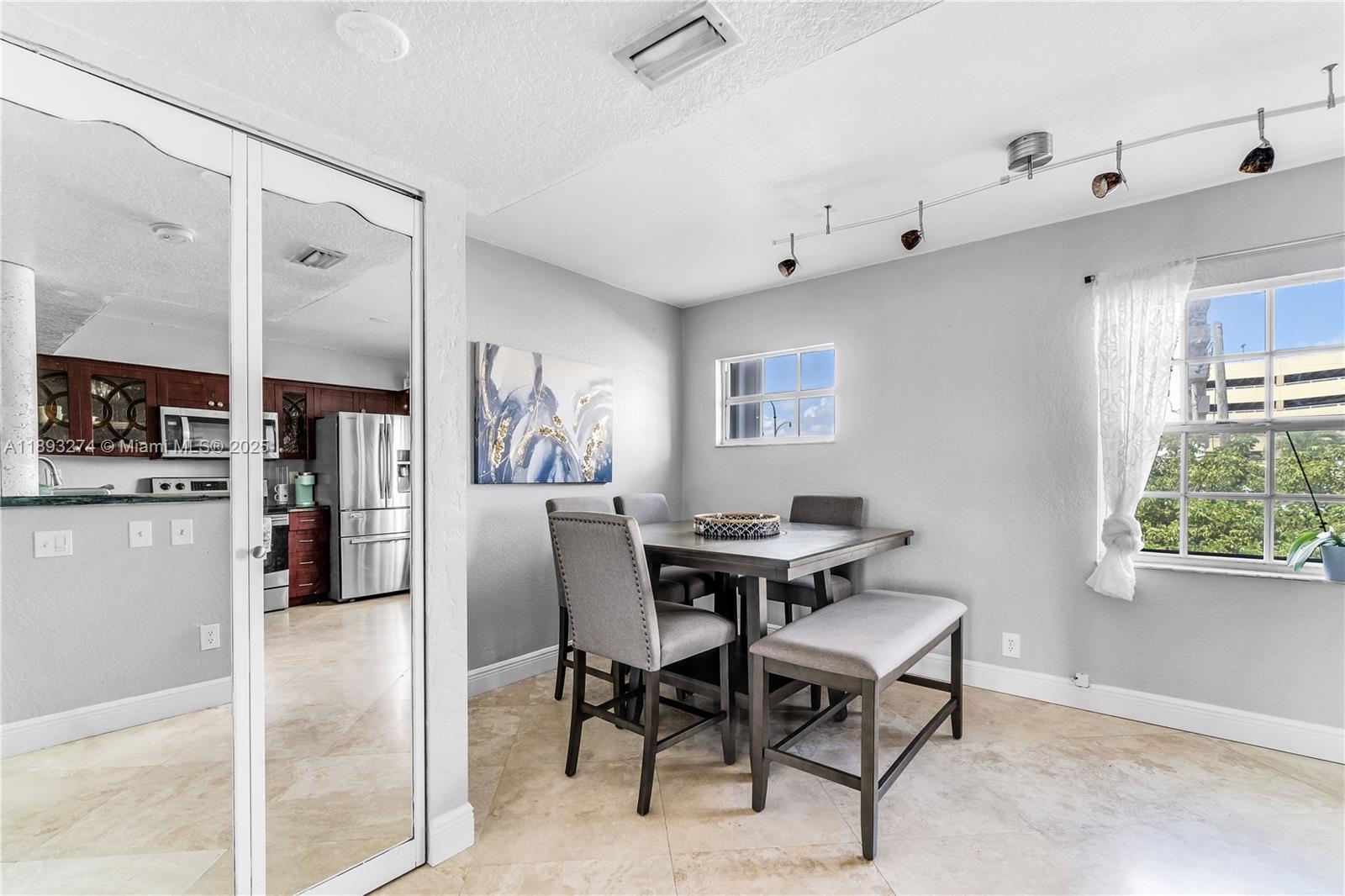 HOLLYWOOD BEACH - Residential Lease