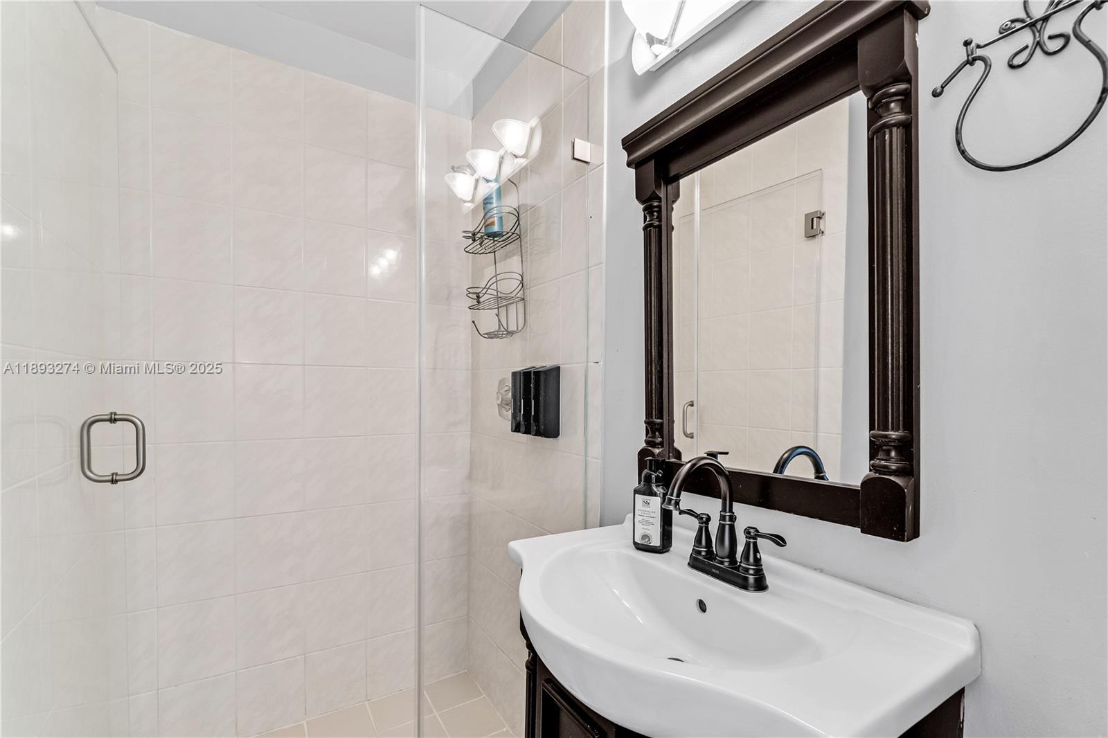 HOLLYWOOD BEACH - Residential Lease