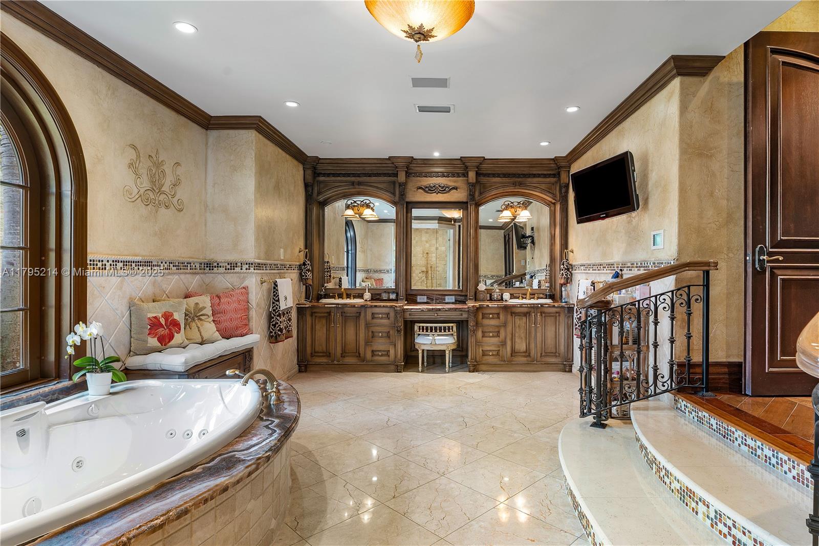 REDLANDS - Residential