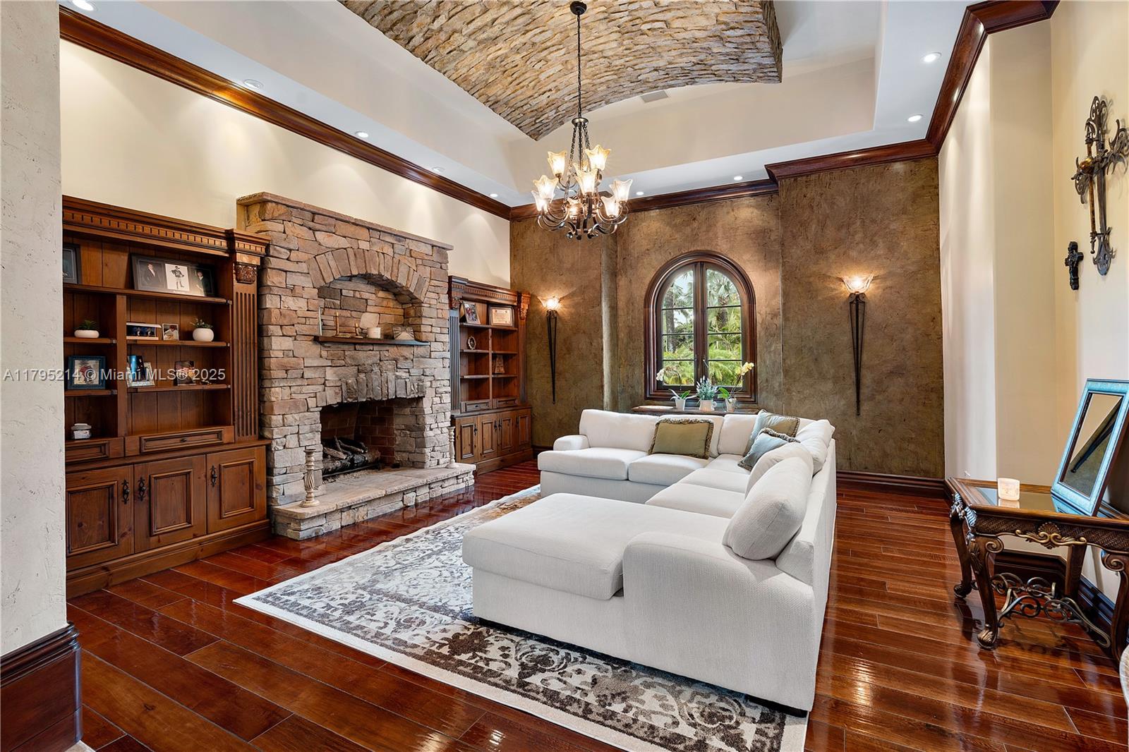 REDLANDS - Residential