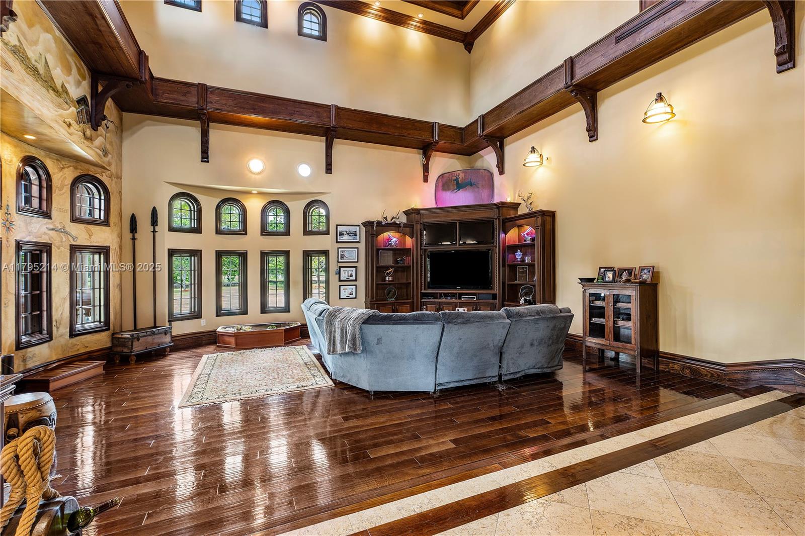 REDLANDS - Residential