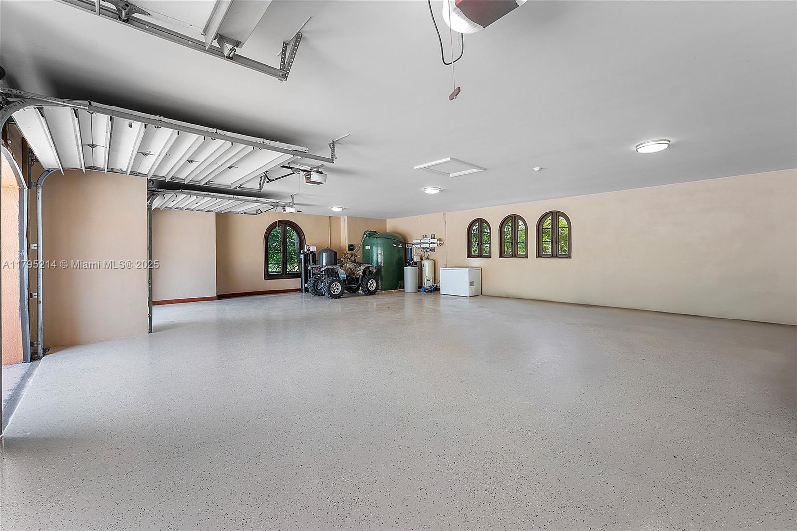 REDLANDS - Residential