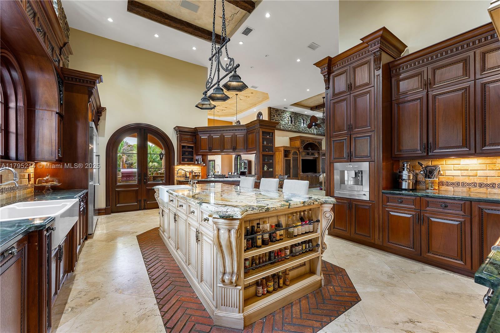 REDLANDS - Residential