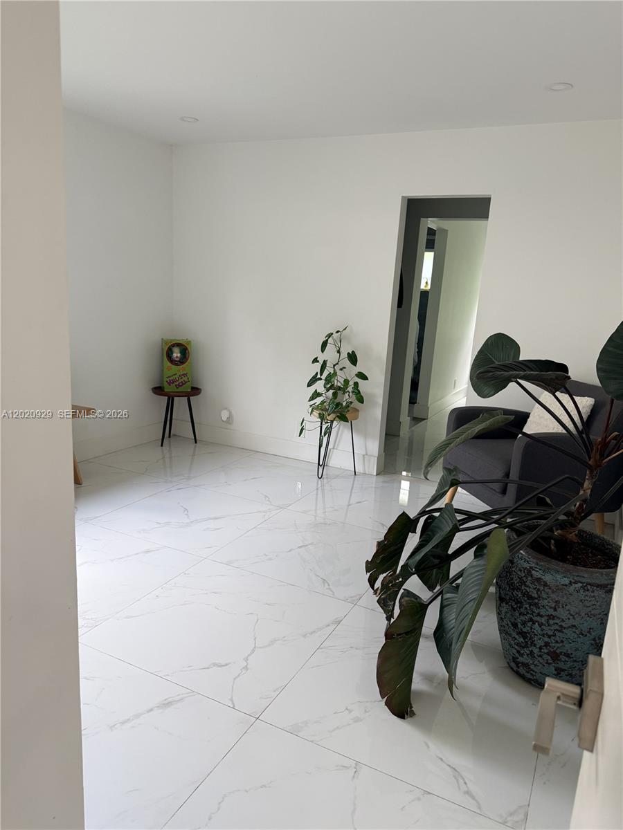 CORAL SPRINGS COUNTRY CLU - Residential