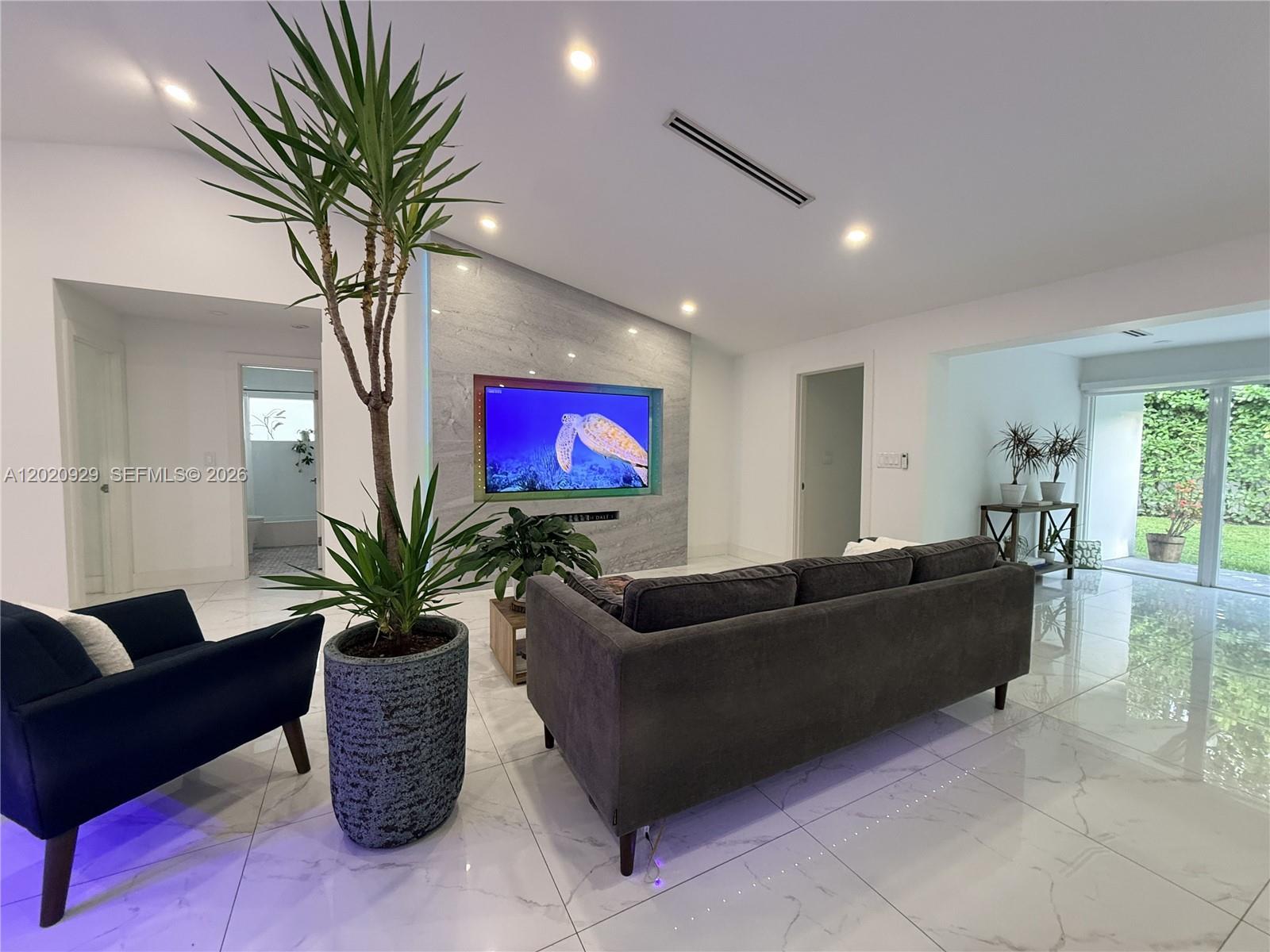 CORAL SPRINGS COUNTRY CLU - Residential