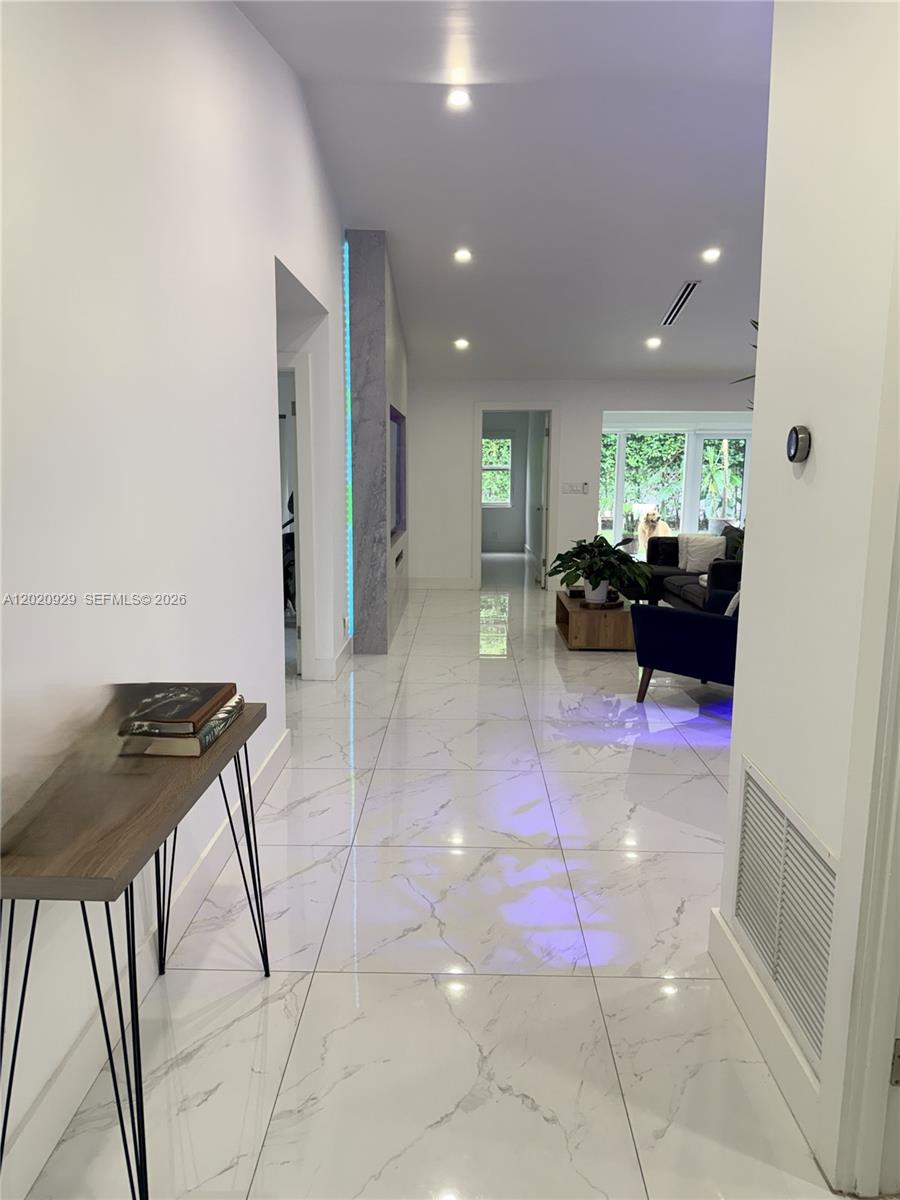 CORAL SPRINGS COUNTRY CLU - Residential