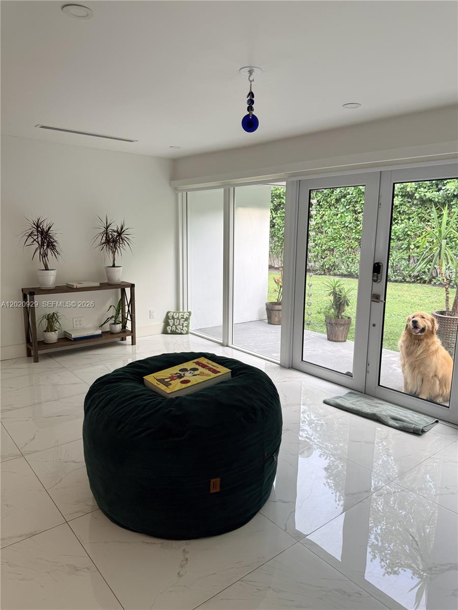 CORAL SPRINGS COUNTRY CLU - Residential