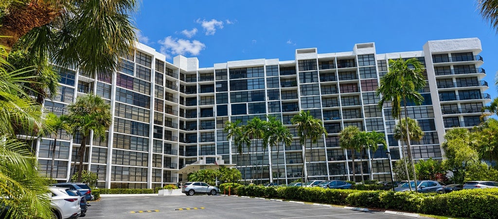 Photo of 600 Parkview Dr #224, Hallandale Beach, FL 33009 (MLS # A12072637)