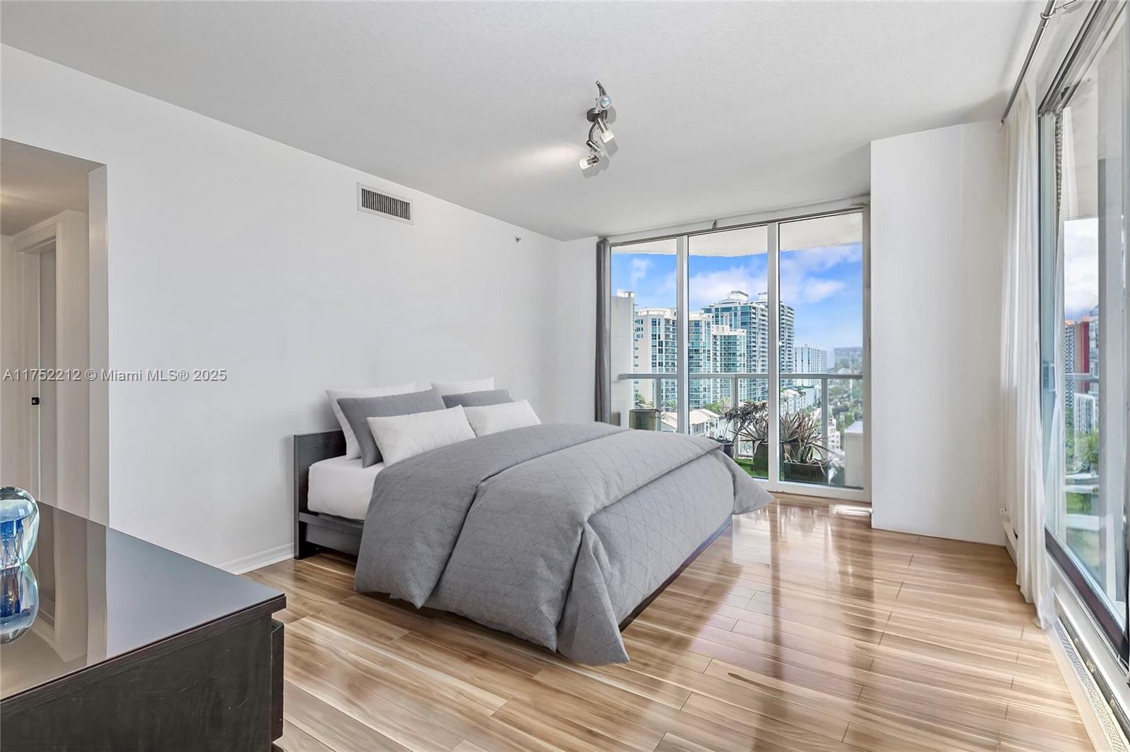 LA PERLA CONDO - Residential