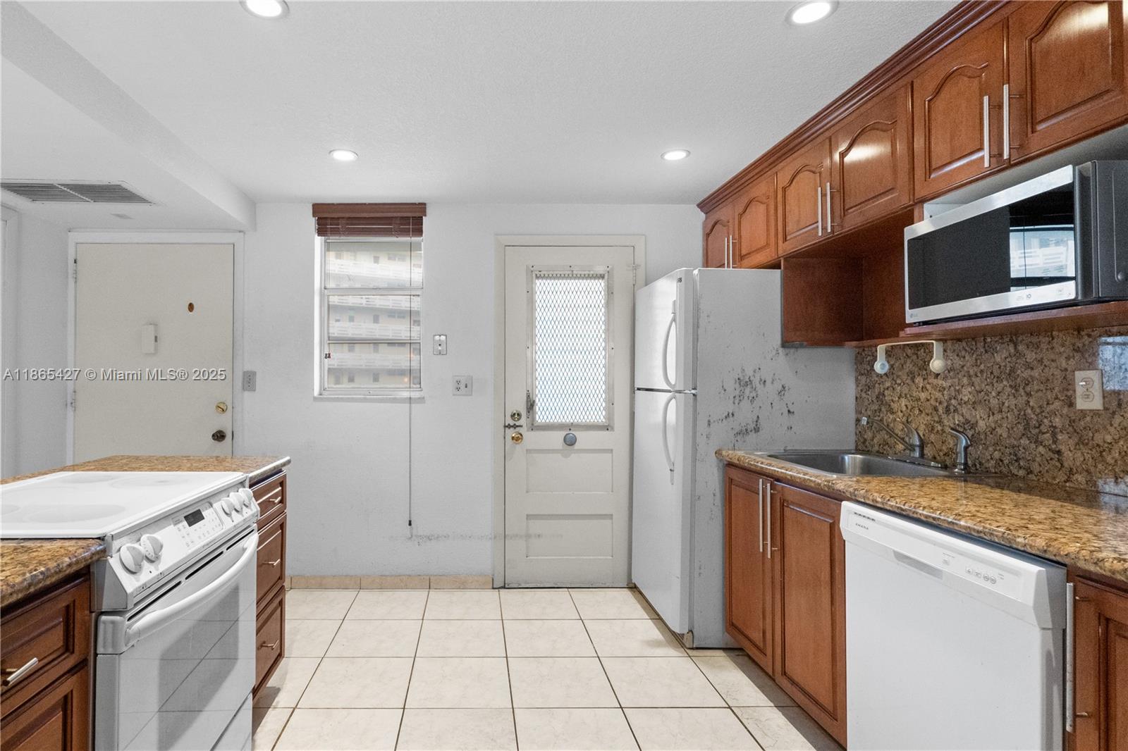 3030 Marcos Dr T203