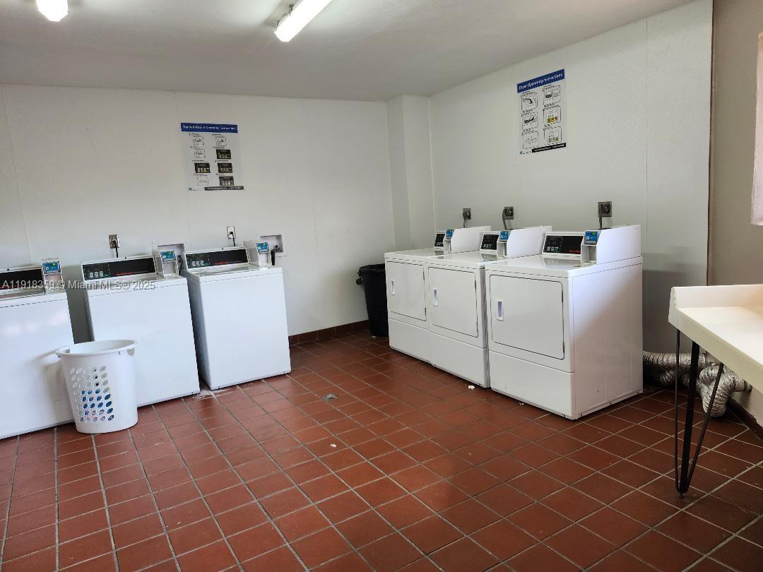 HORIZONS WEST CONDO #4 - Residential