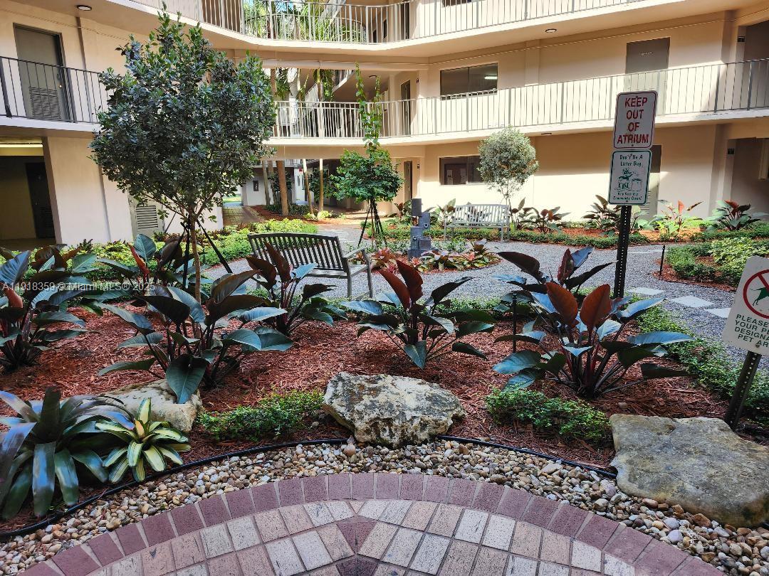 HORIZONS WEST CONDO #4 - Residential