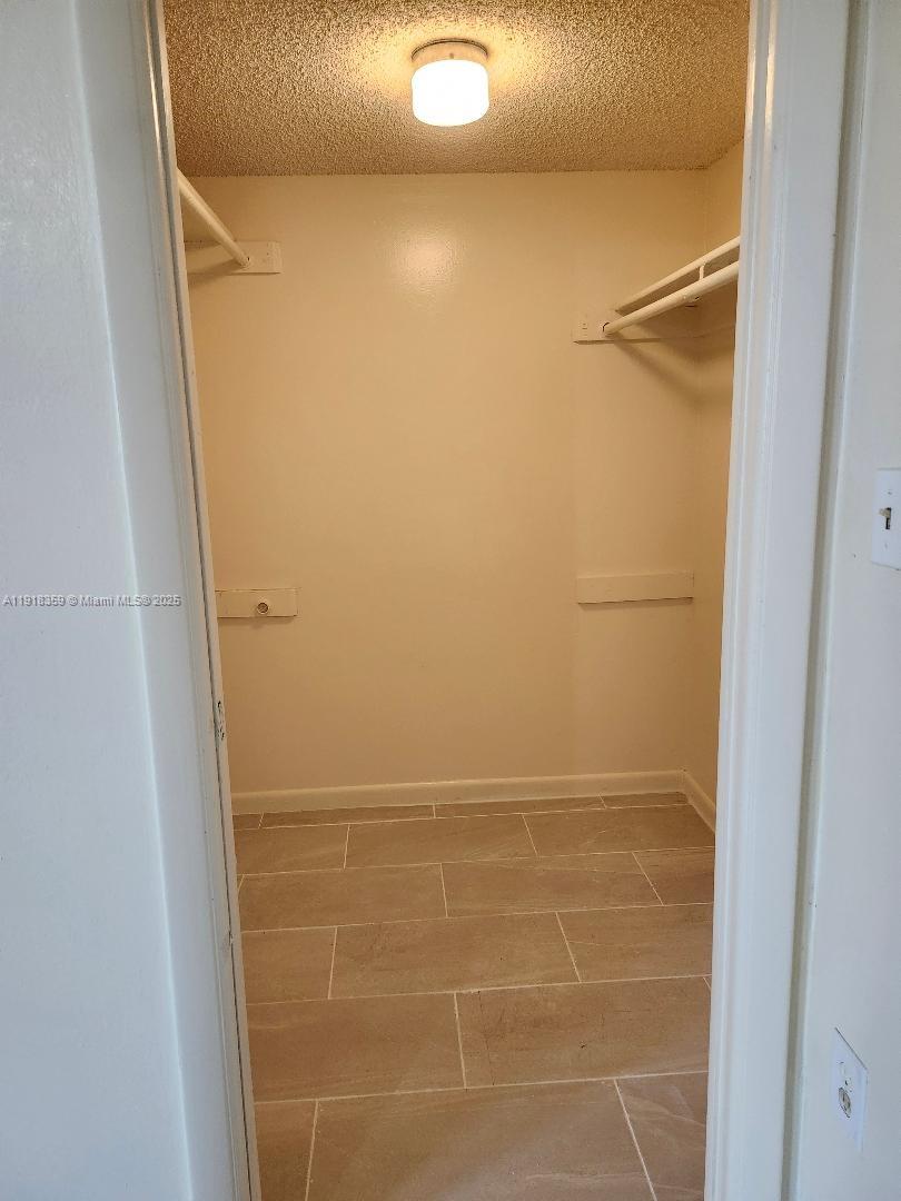 HORIZONS WEST CONDO #4 - Residential