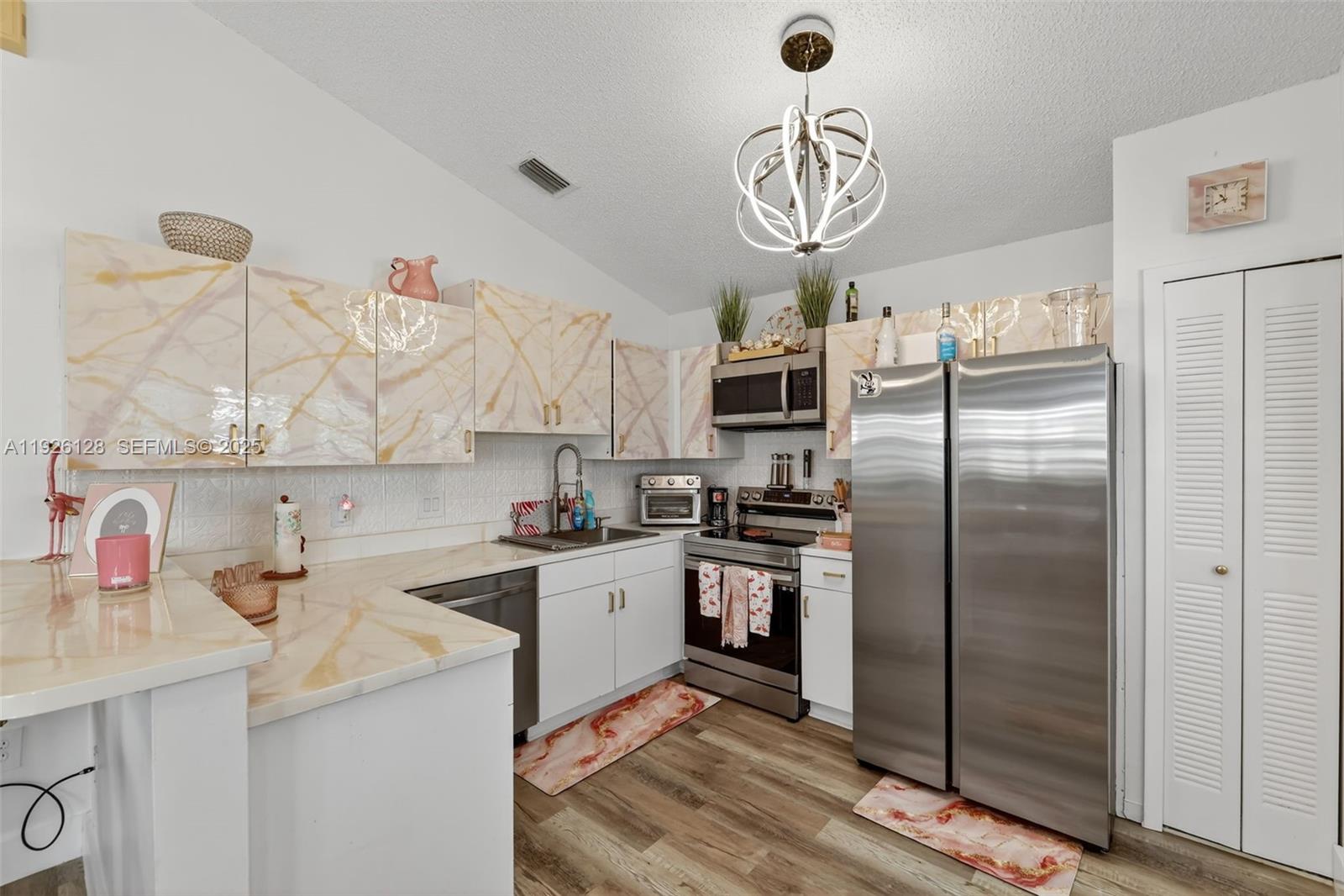 KINGS ISLE PHASE VIII-A - Residential Lease