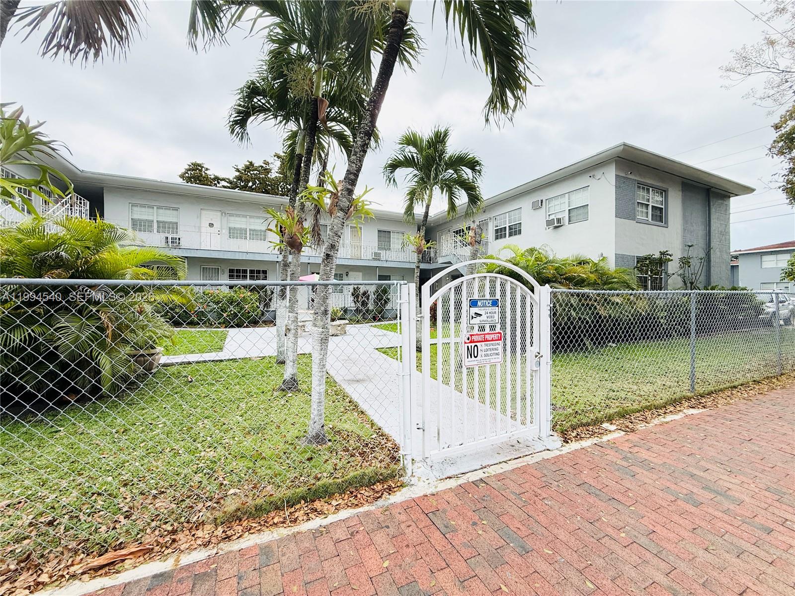 LOS JARDINES CONDO - Residential