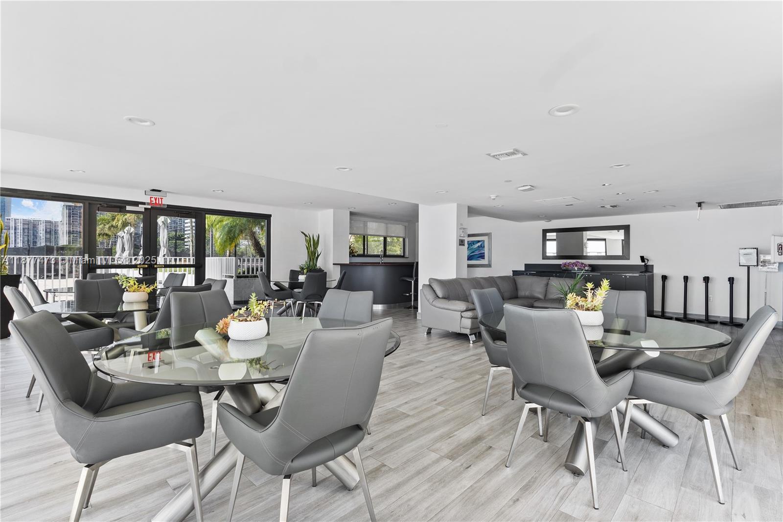 BRICKELL HARBOUR CONDO - Residential