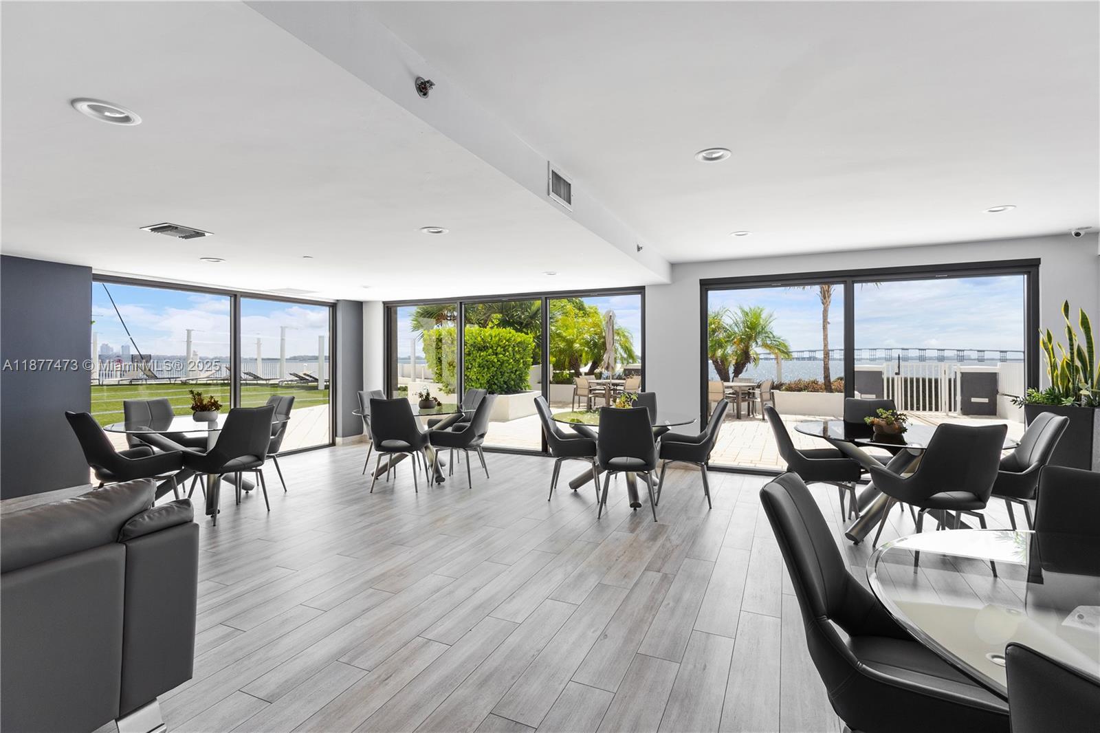 BRICKELL HARBOUR CONDO - Residential