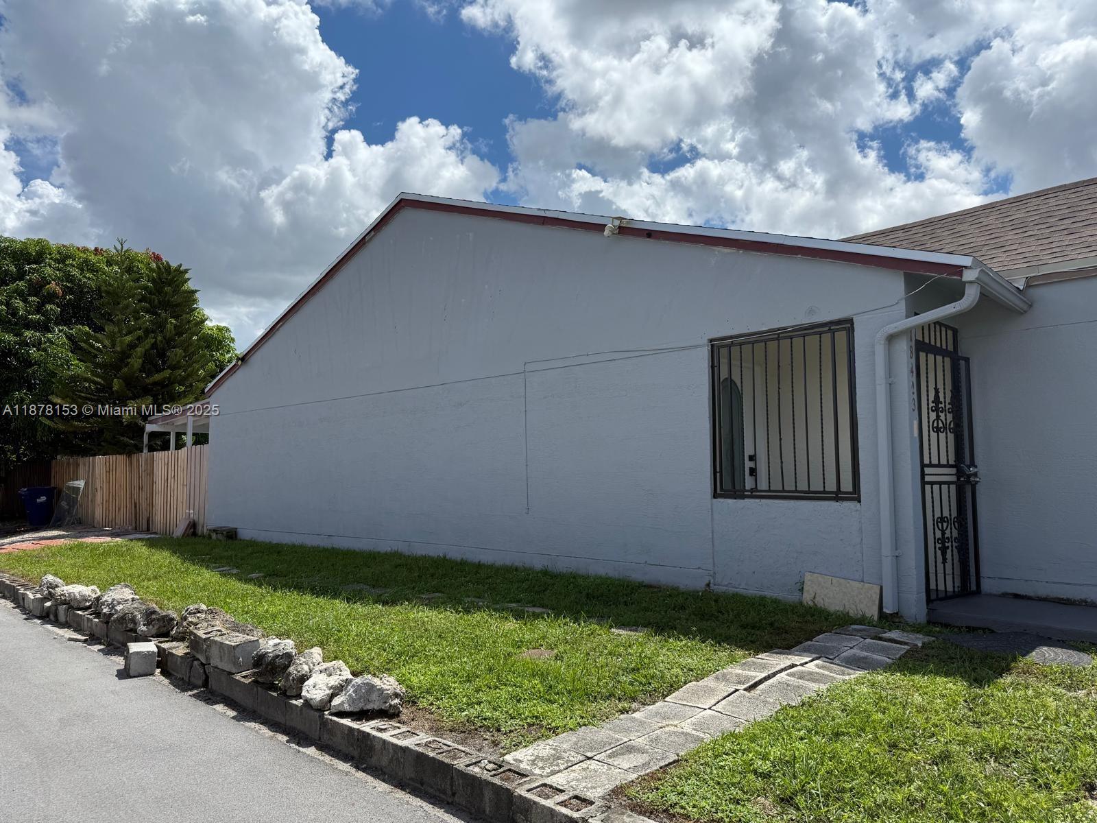 GARDEN CIRCLE - Residential