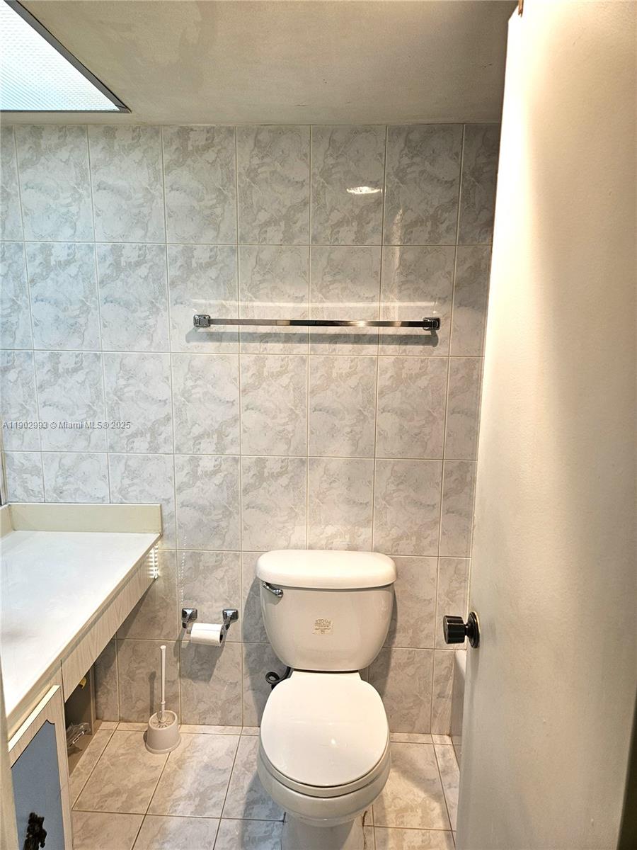 WINSTON TOWER 300 CONDO - Residential