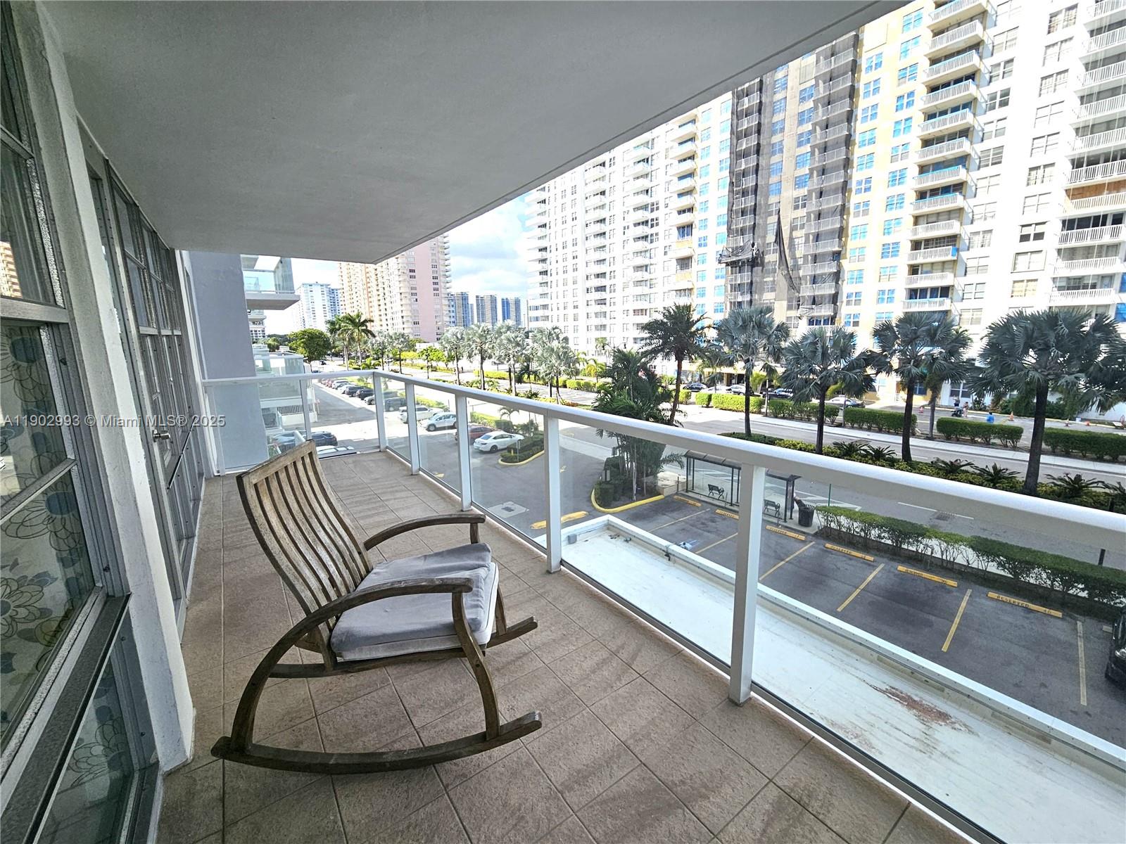 WINSTON TOWER 300 CONDO - Residential