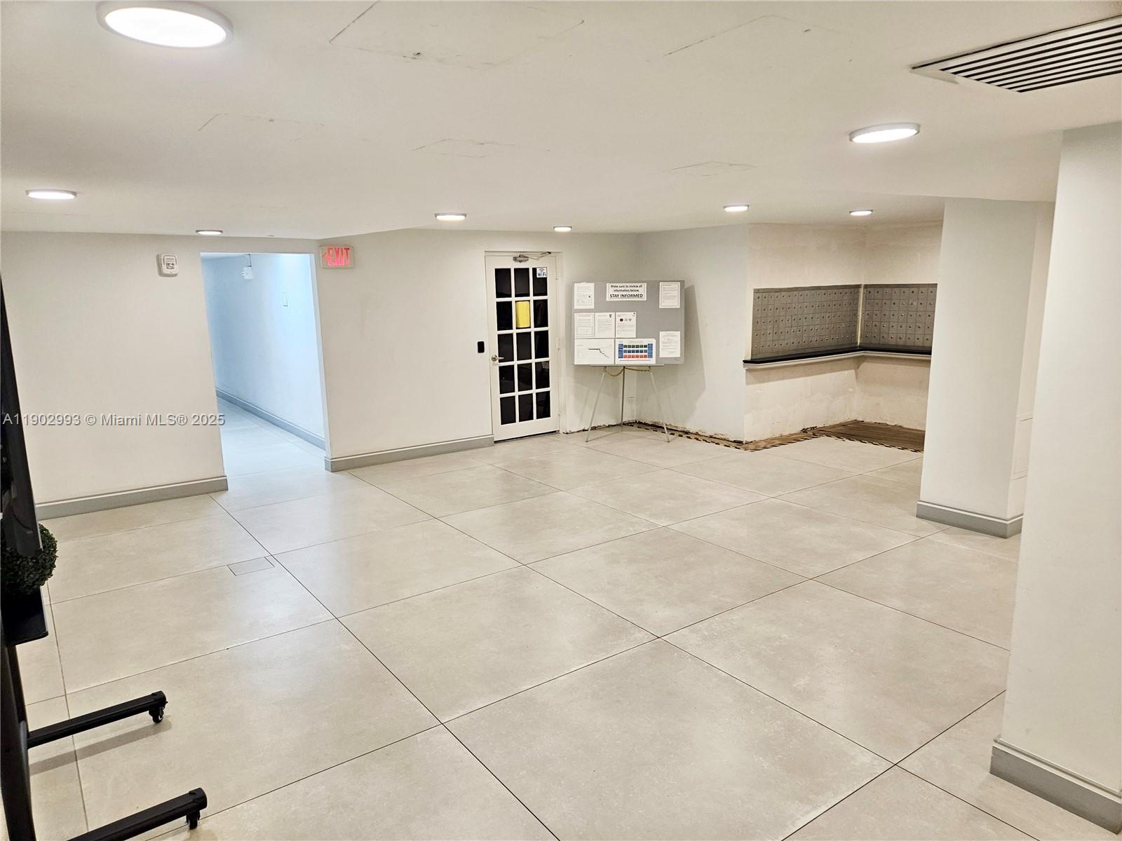 WINSTON TOWER 300 CONDO - Residential