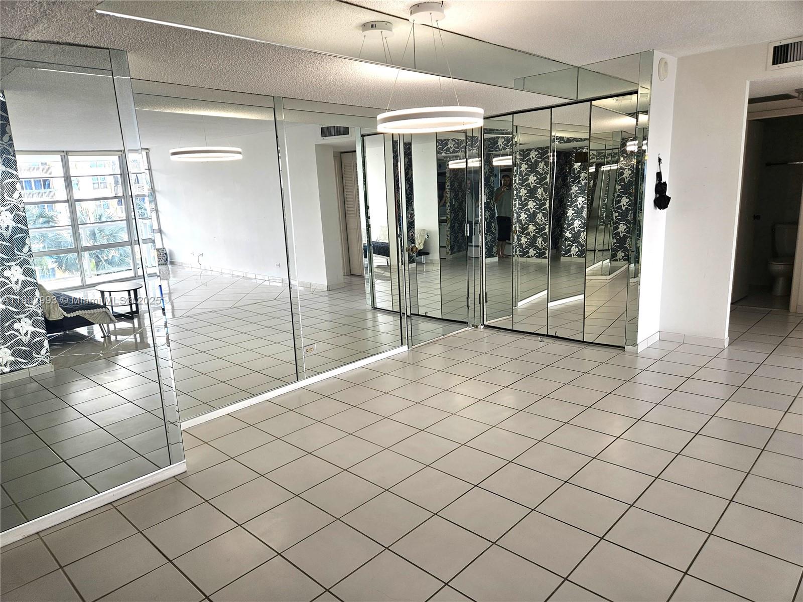 WINSTON TOWER 300 CONDO - Residential