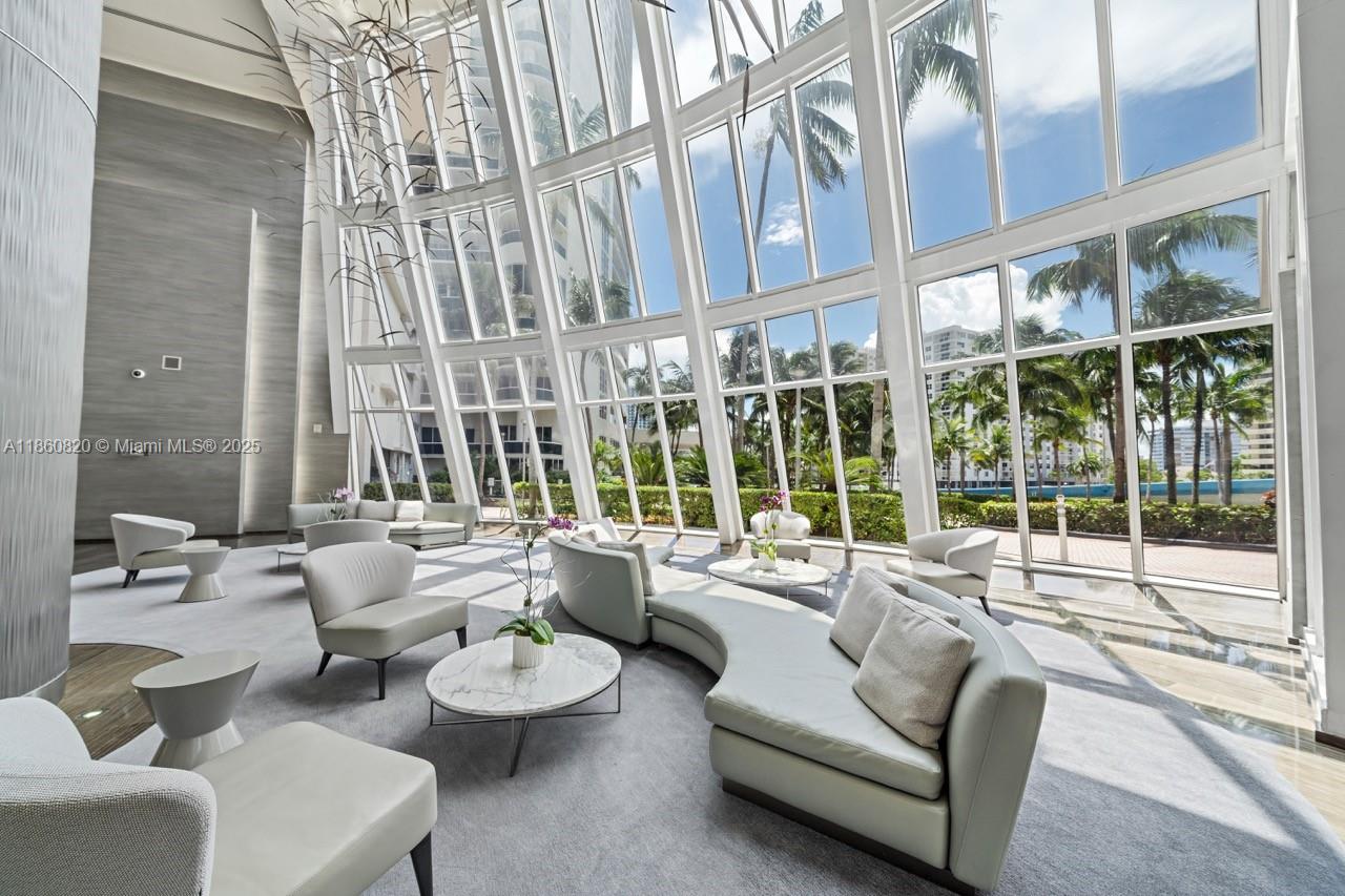 BEACH CLUB - Residential