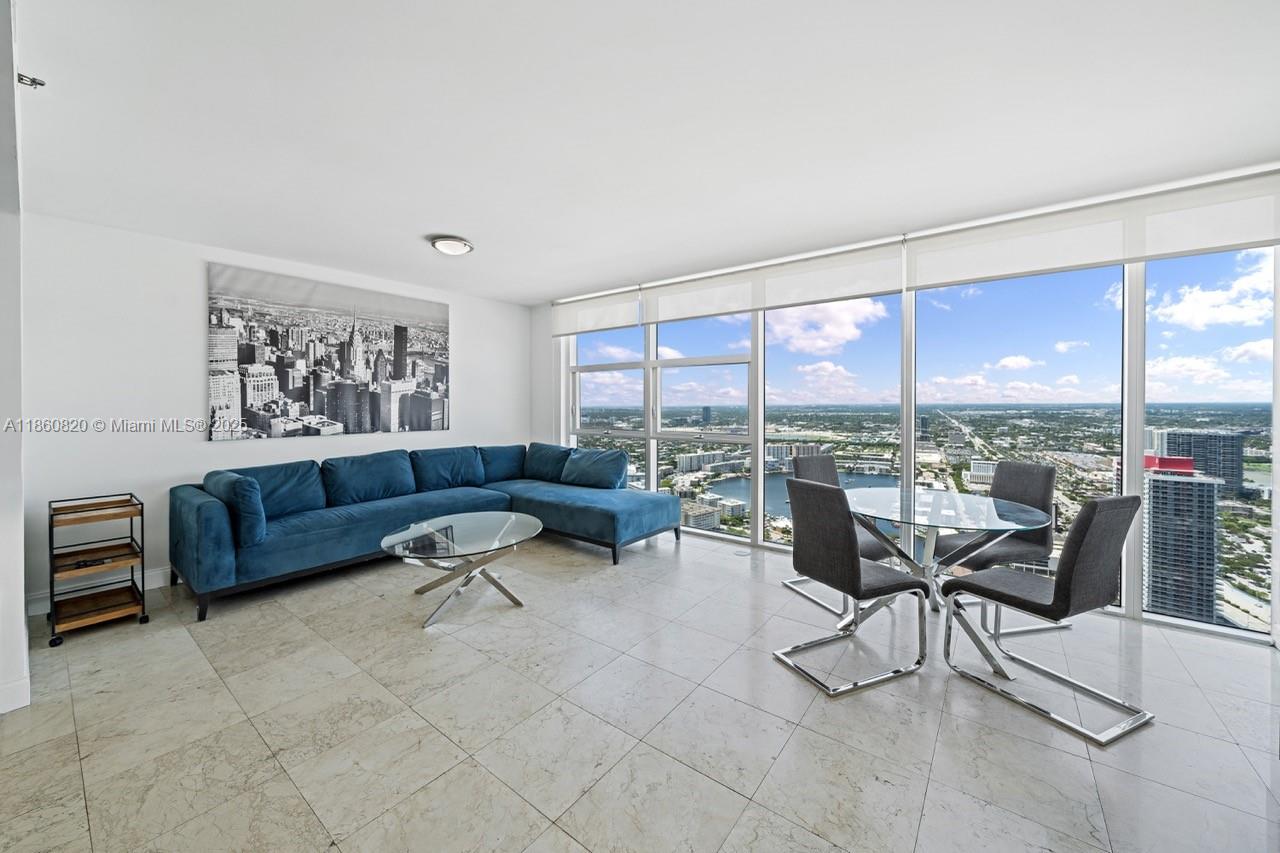 BEACH CLUB - Residential