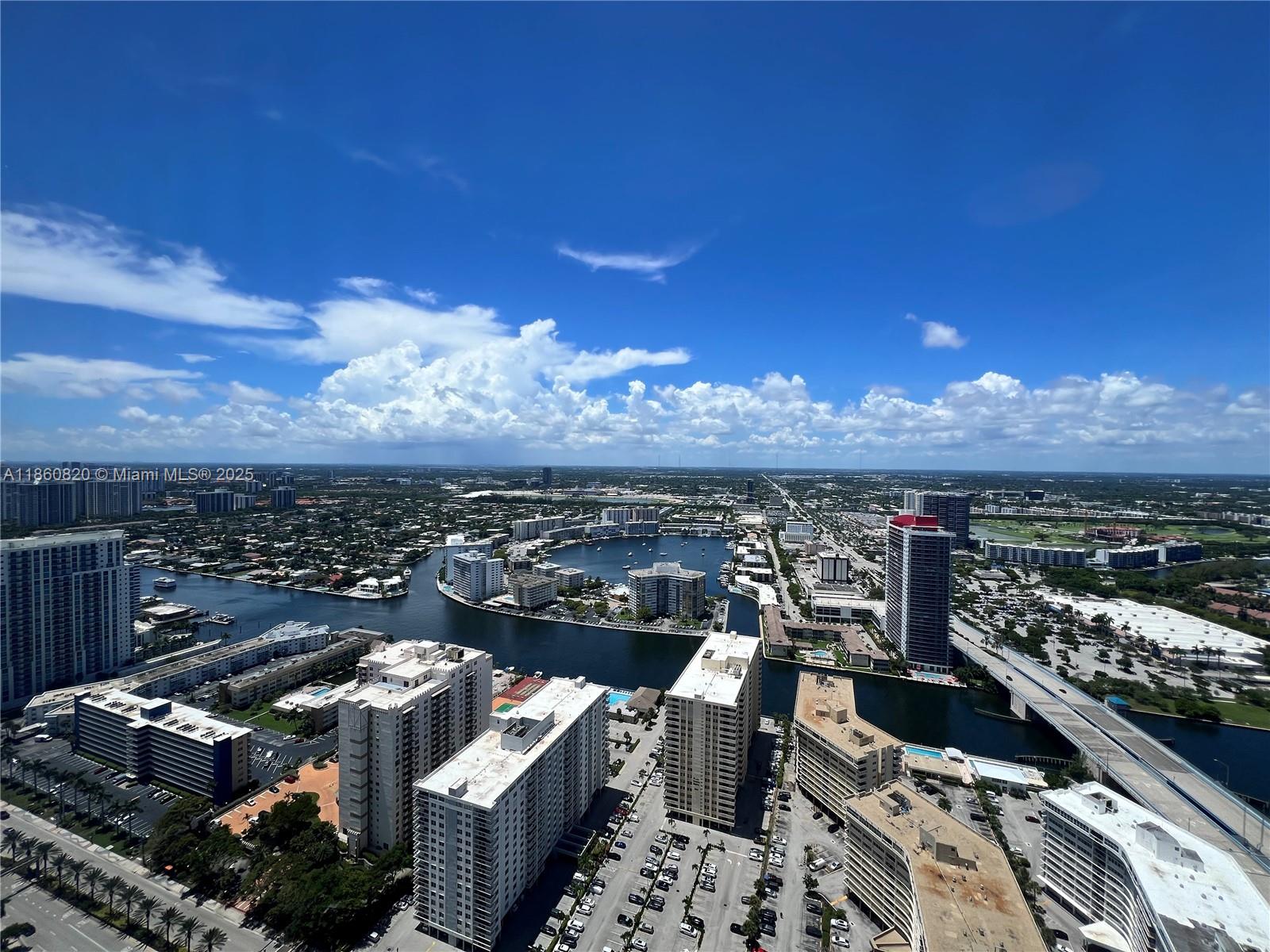 BEACH CLUB - Residential