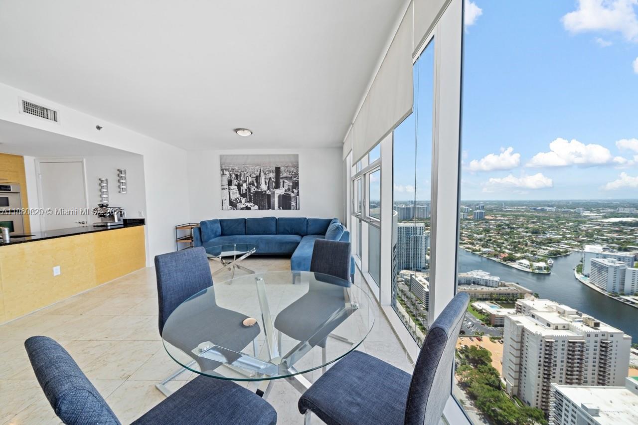 BEACH CLUB - Residential