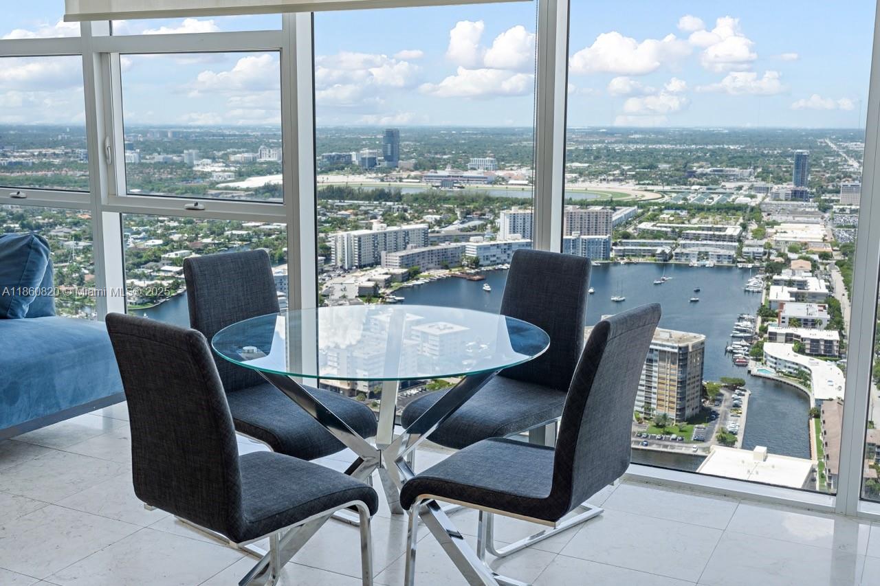 BEACH CLUB - Residential