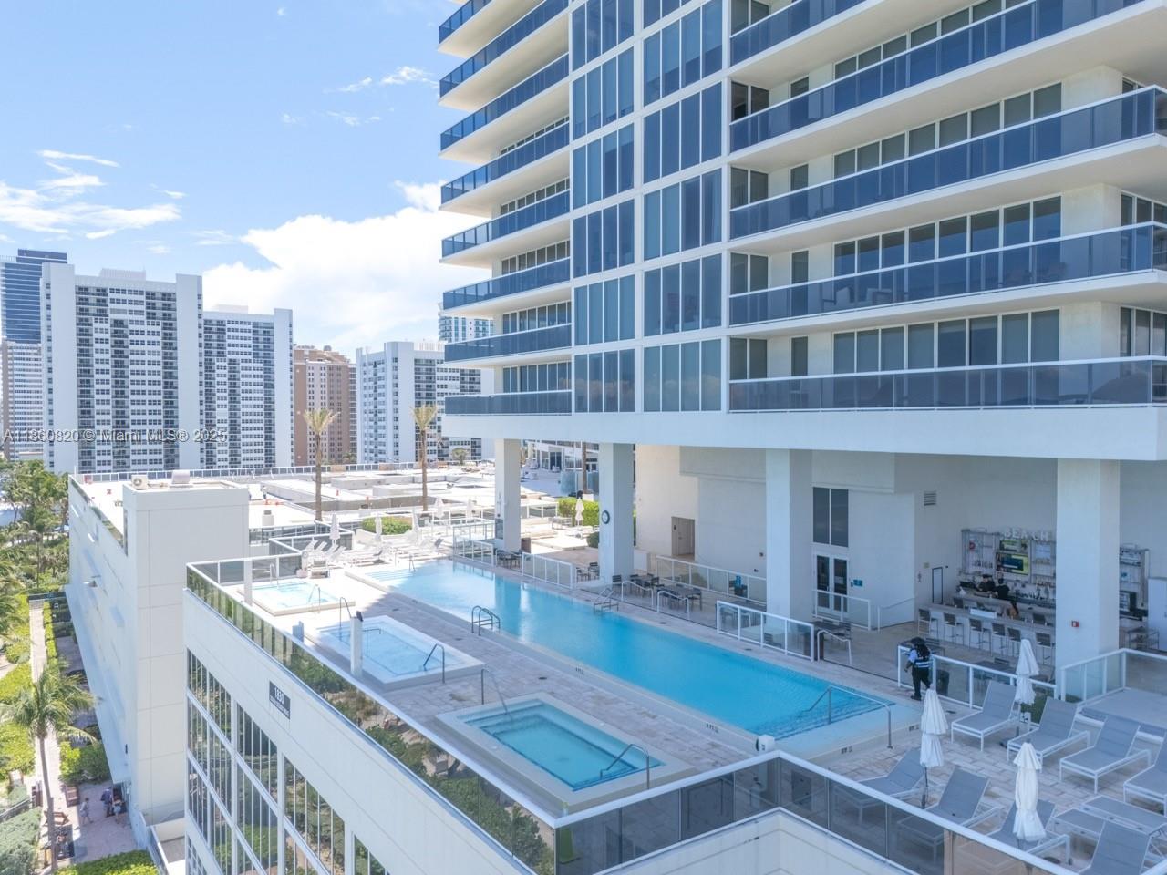 BEACH CLUB - Residential