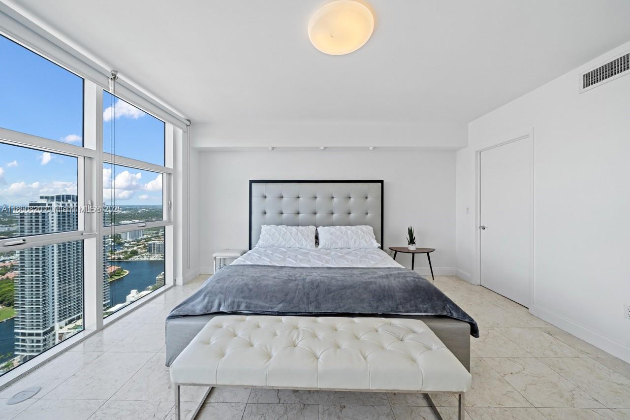 BEACH CLUB - Residential