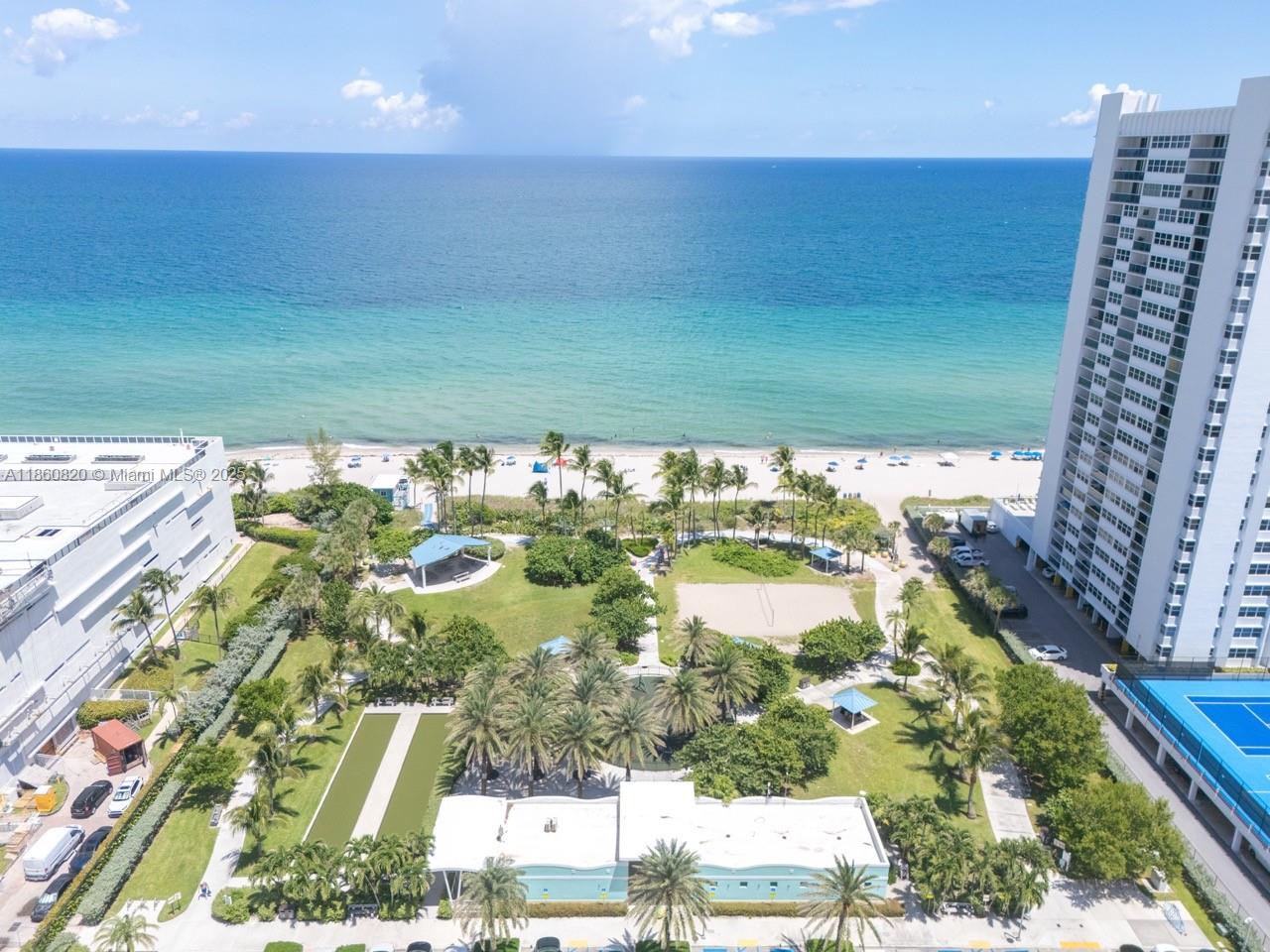 BEACH CLUB - Residential