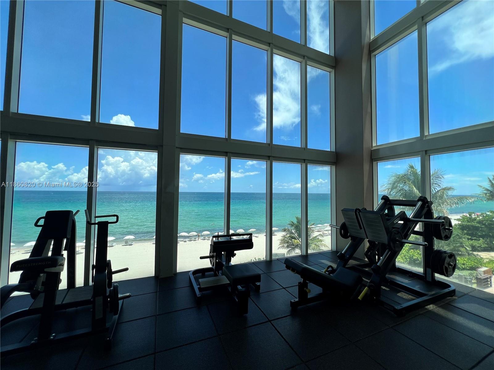 BEACH CLUB - Residential