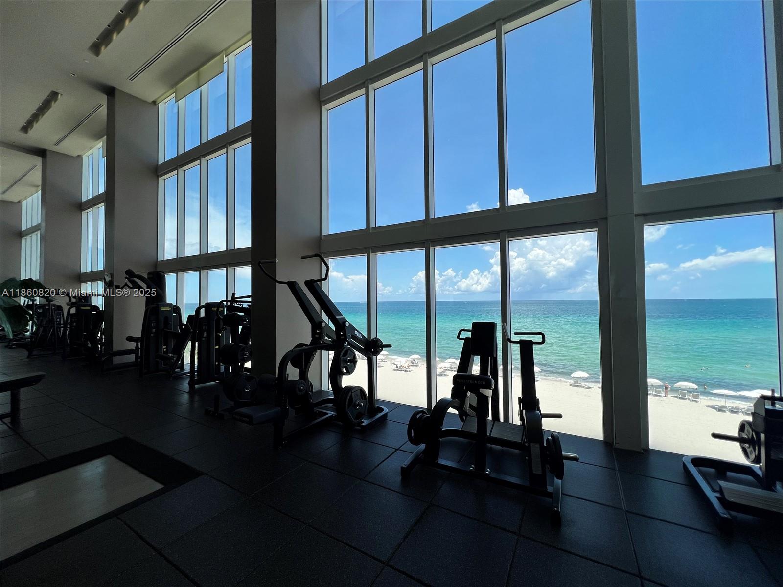 BEACH CLUB - Residential