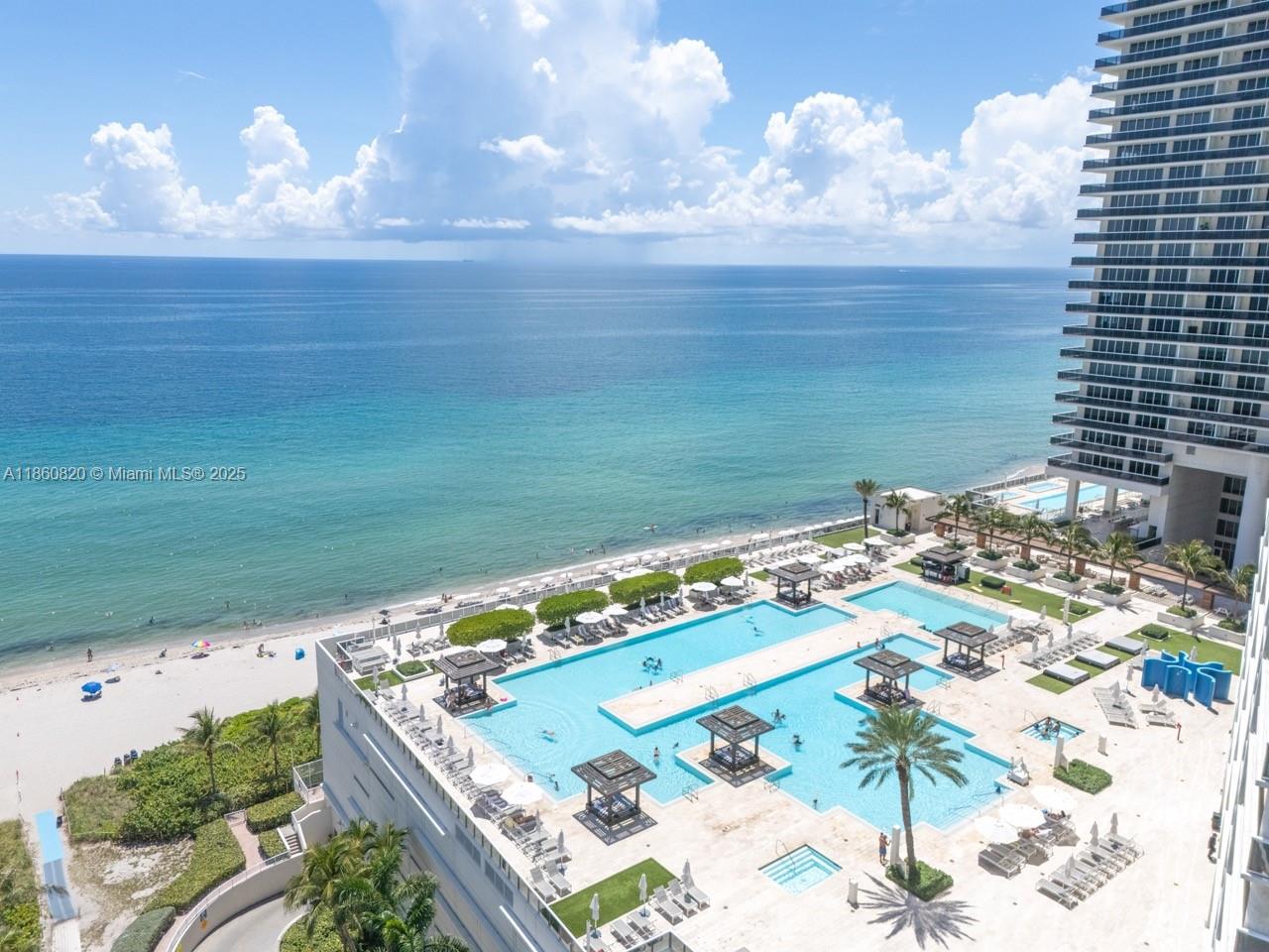 BEACH CLUB - Residential