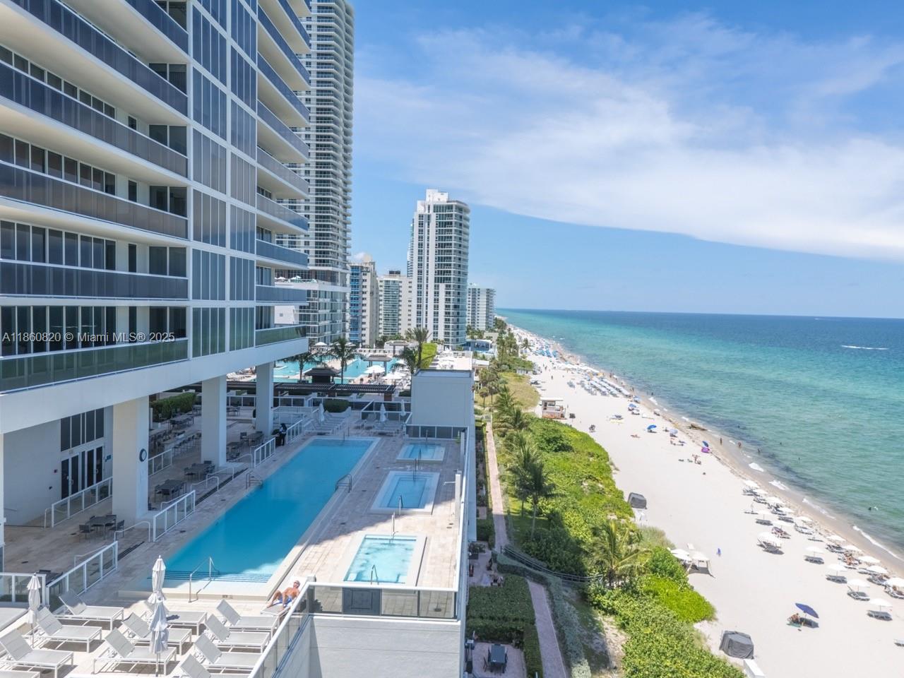 BEACH CLUB - Residential