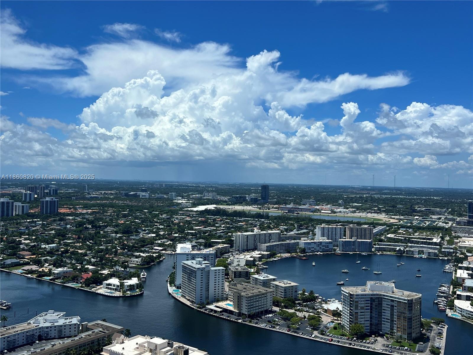 BEACH CLUB - Residential