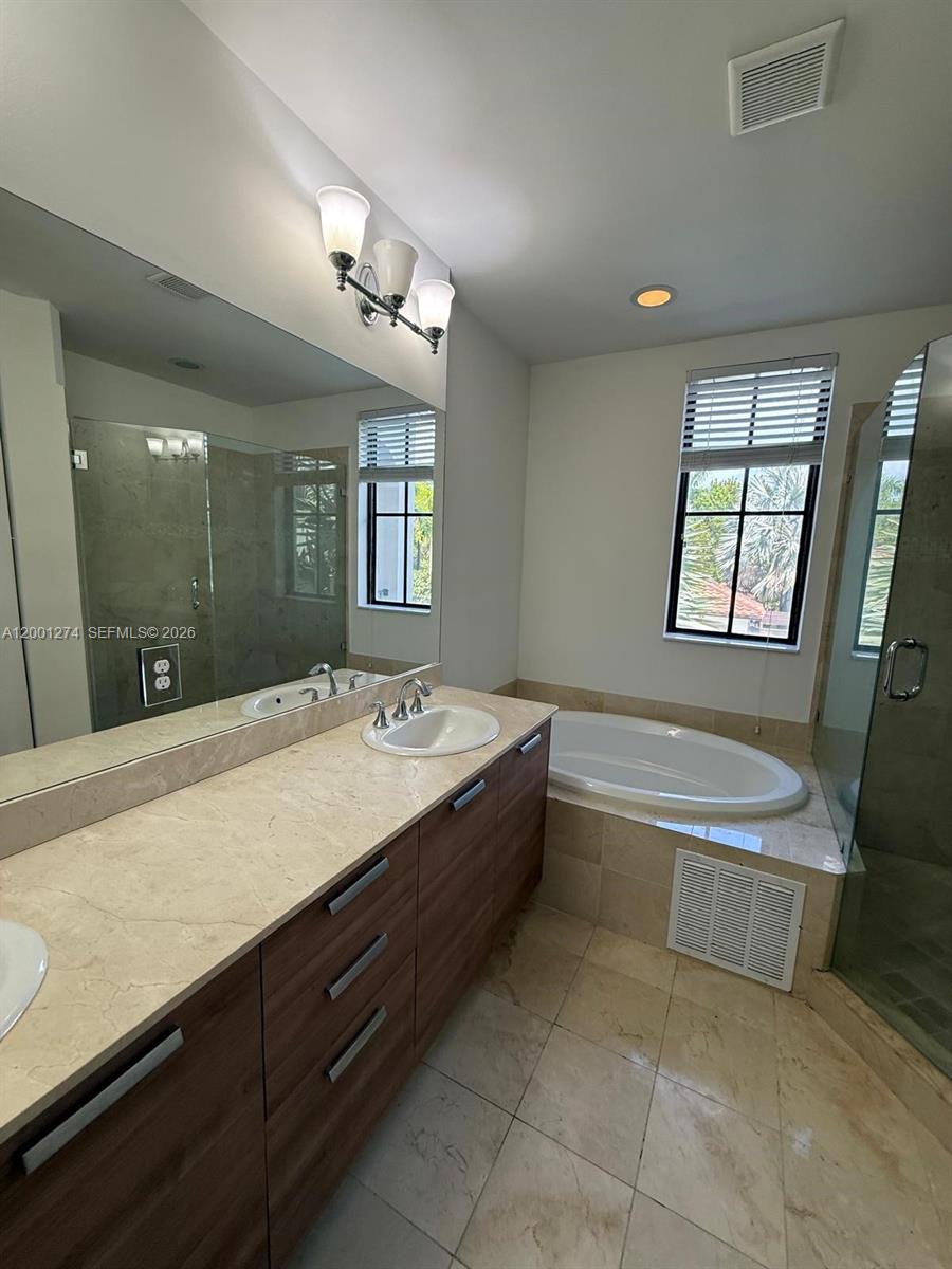 DOWNTOWN DORAL DUTCHER - Residential Lease