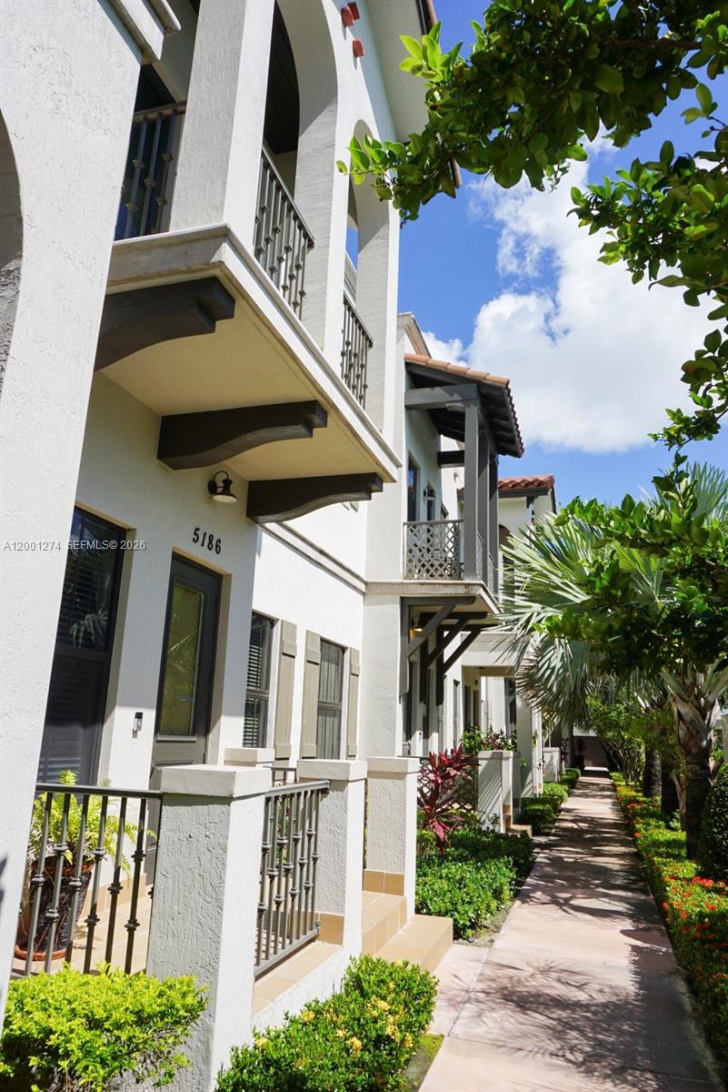 DOWNTOWN DORAL DUTCHER - Residential Lease