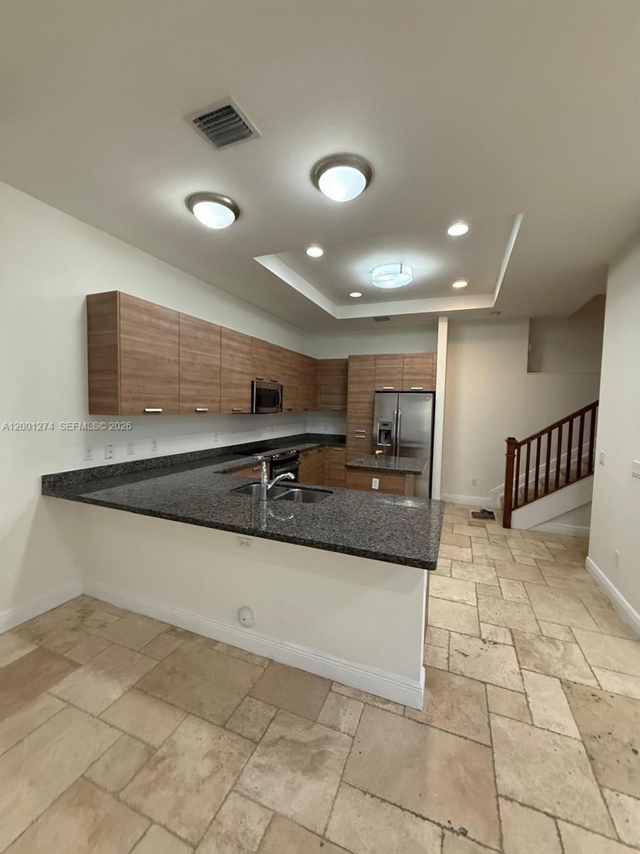DOWNTOWN DORAL DUTCHER - Residential Lease