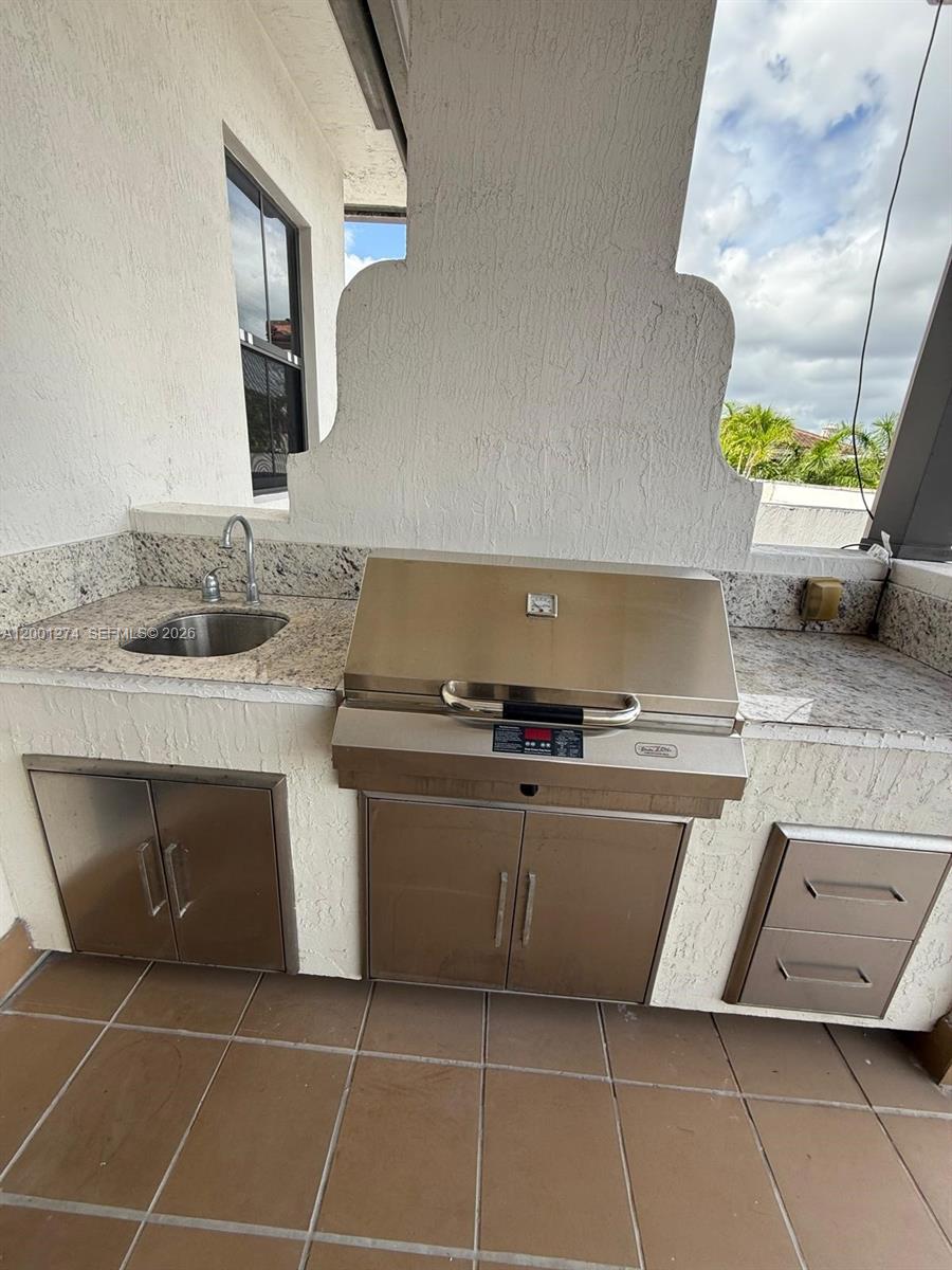 DOWNTOWN DORAL DUTCHER - Residential Lease